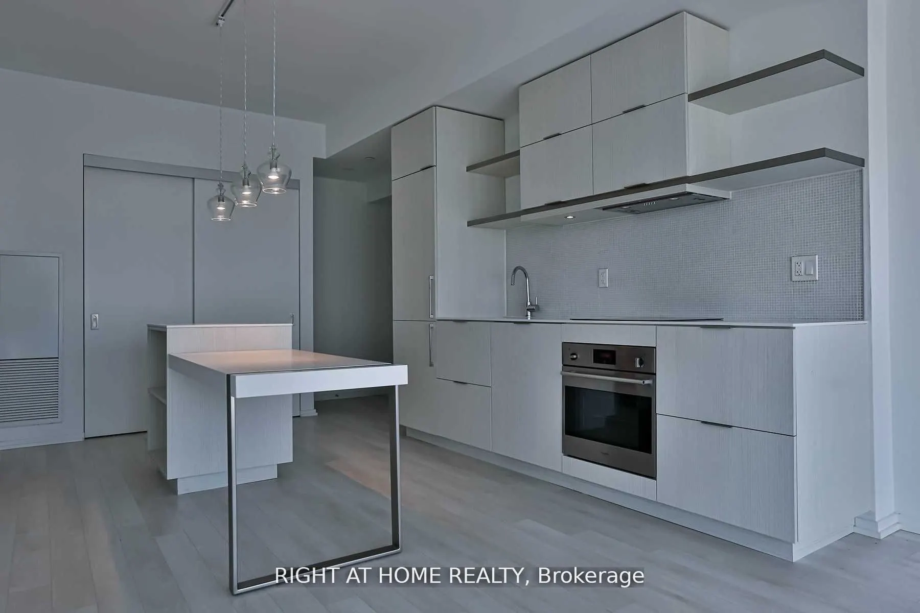 197 Yonge Street #5614