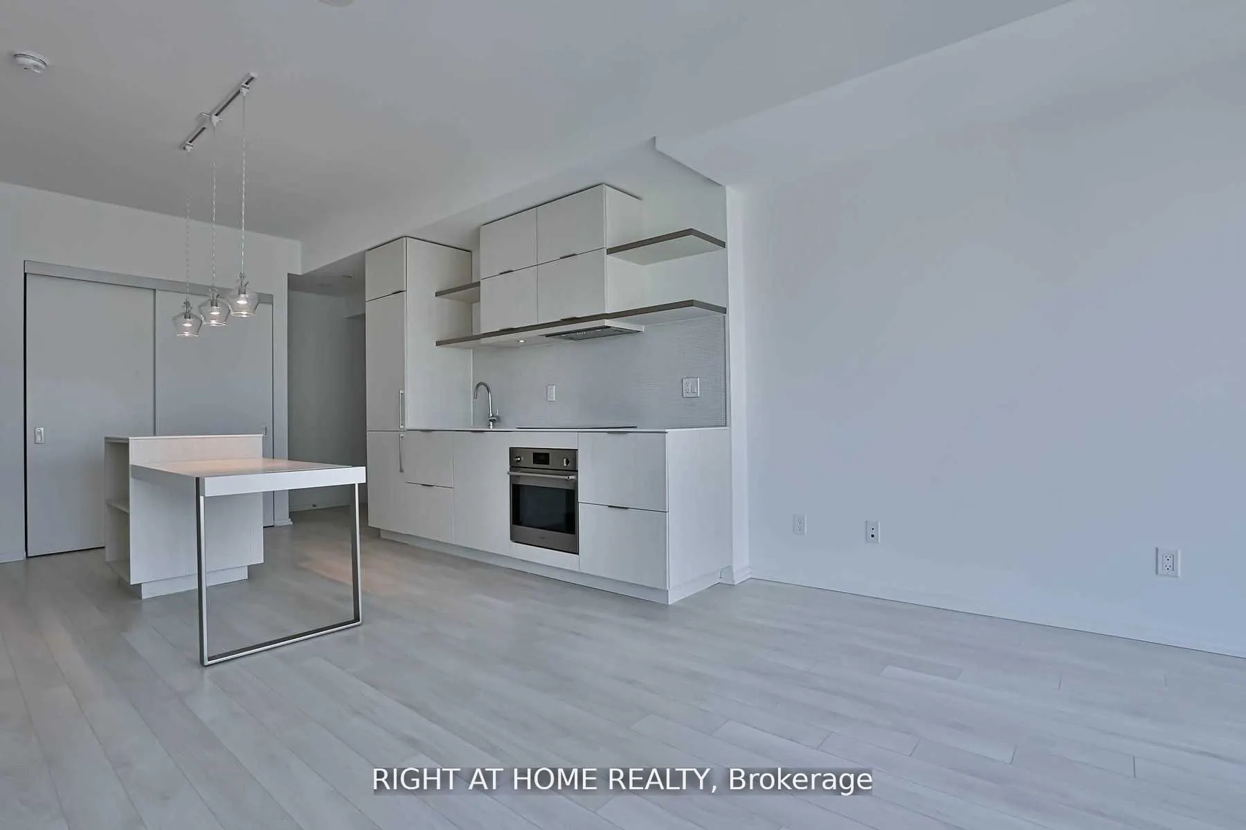 197 Yonge Street #5614