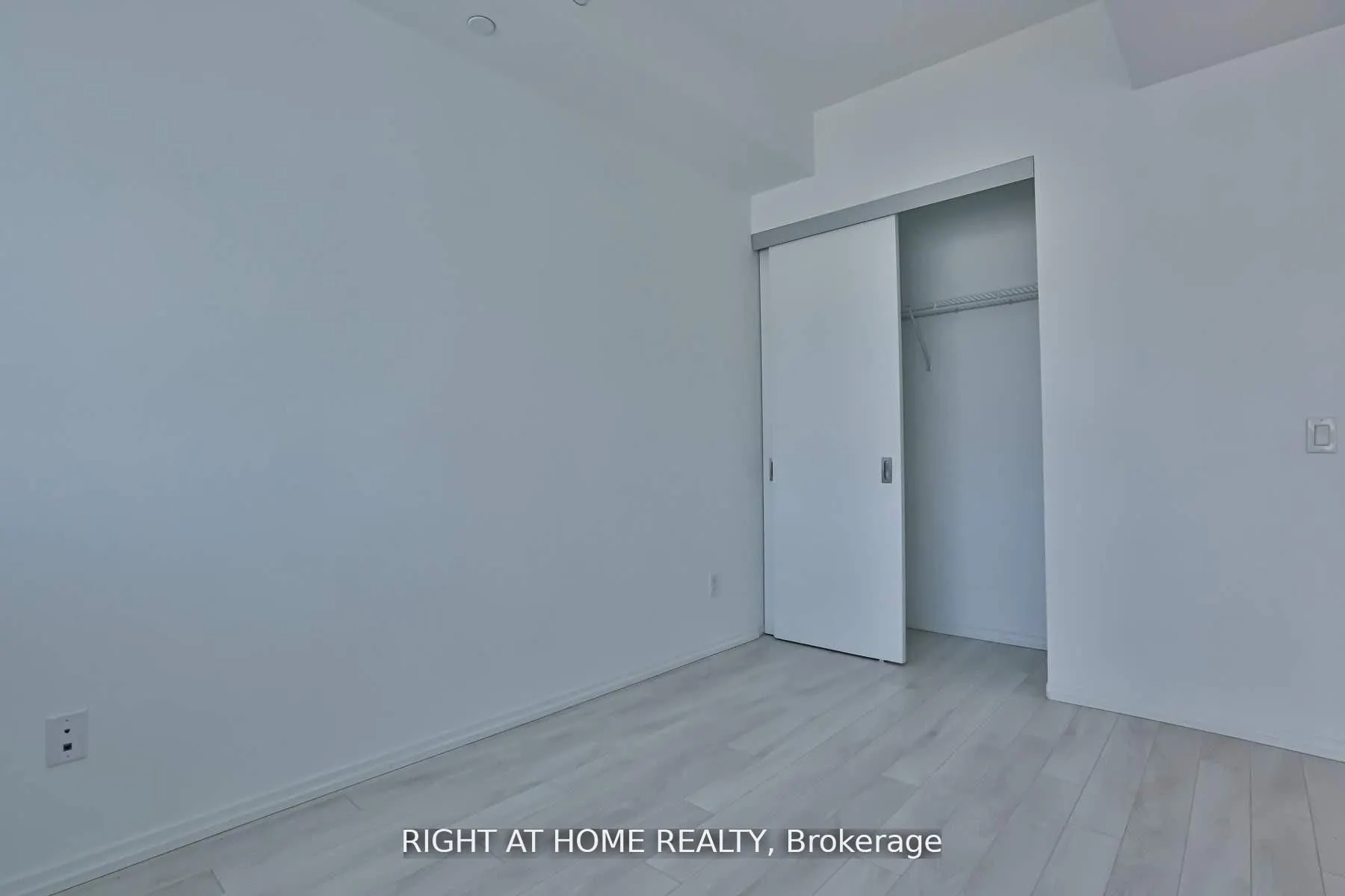 197 Yonge Street #5614