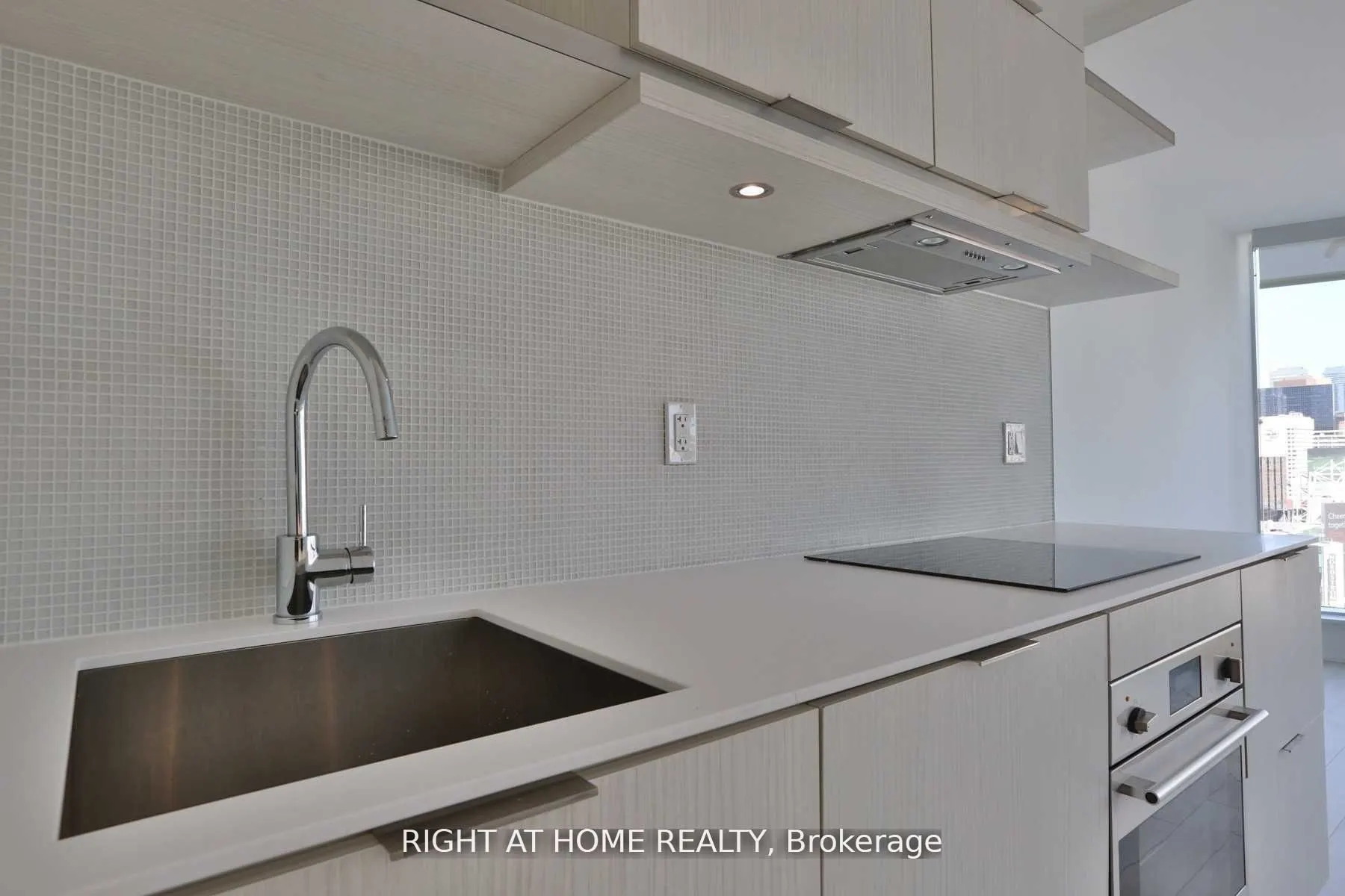 197 Yonge Street #5614