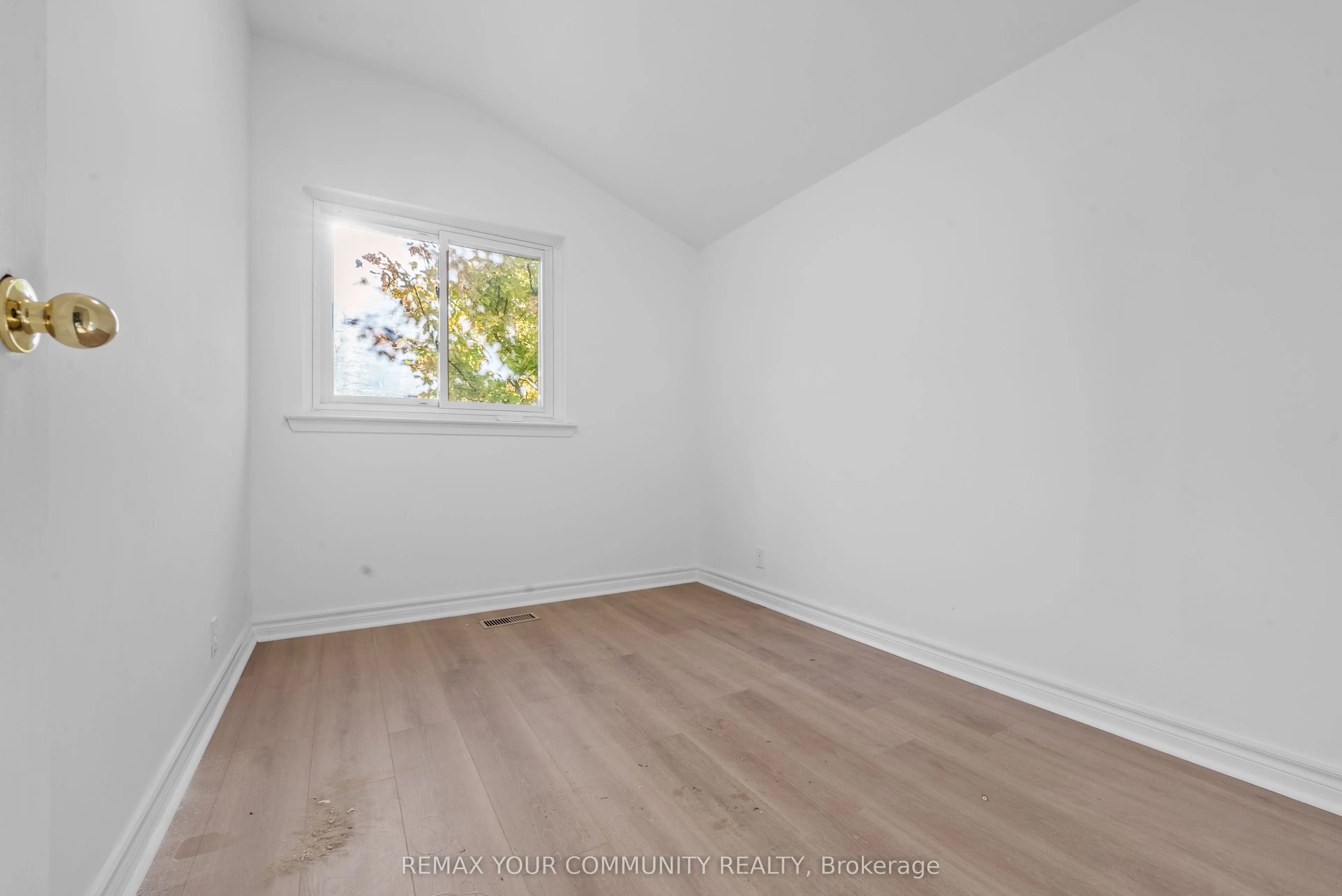 2 Lisburn Crescent