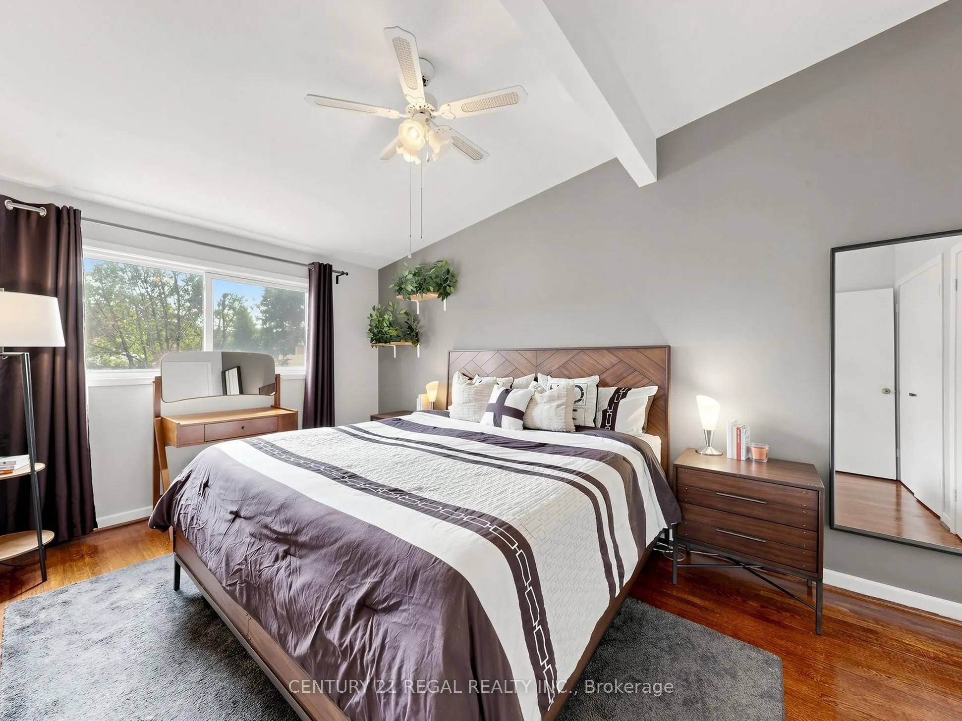 77 Billington Crescent