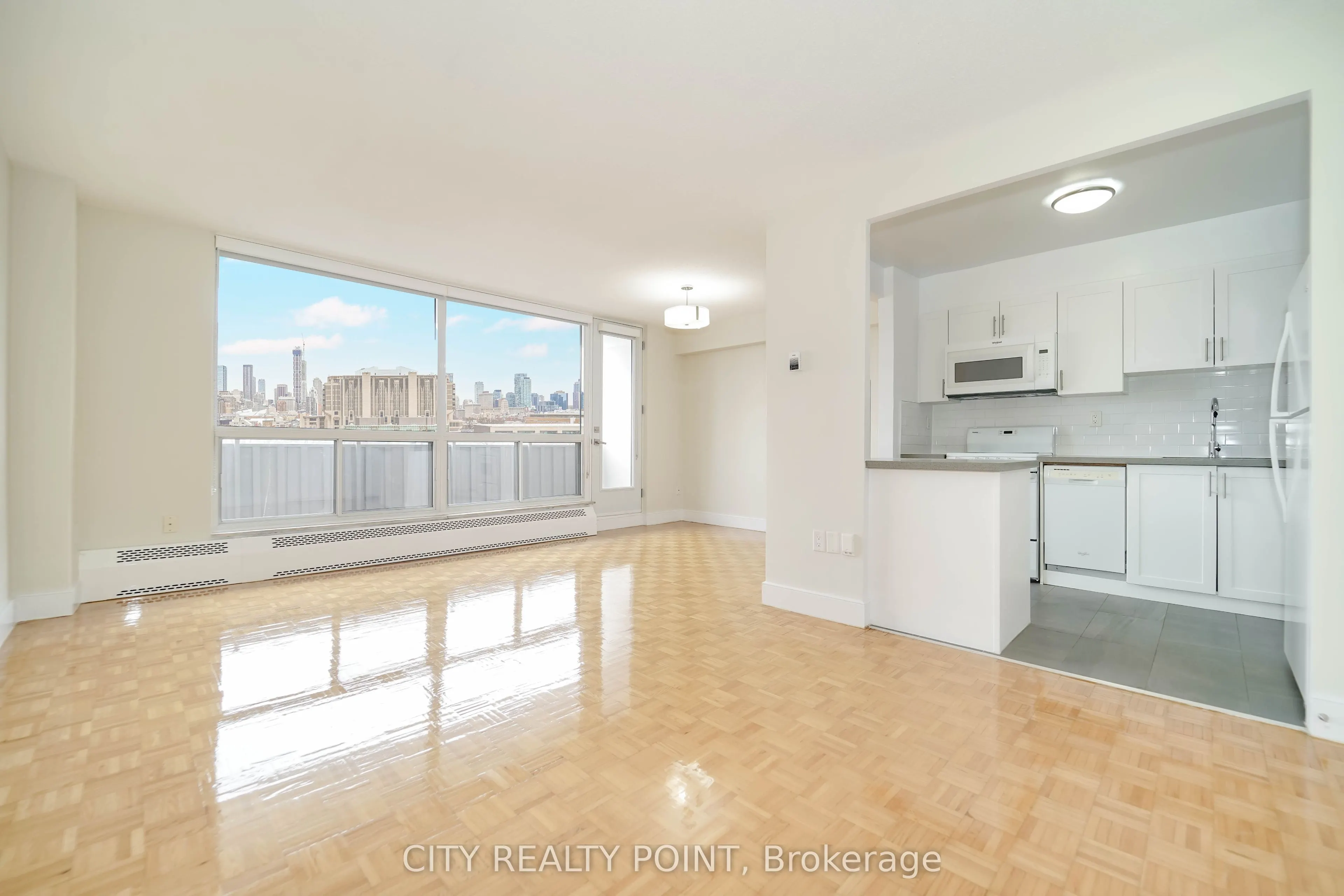 666 Spadina Avenue #404
