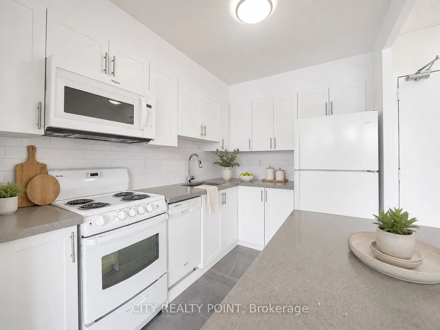 666 Spadina Avenue #404
