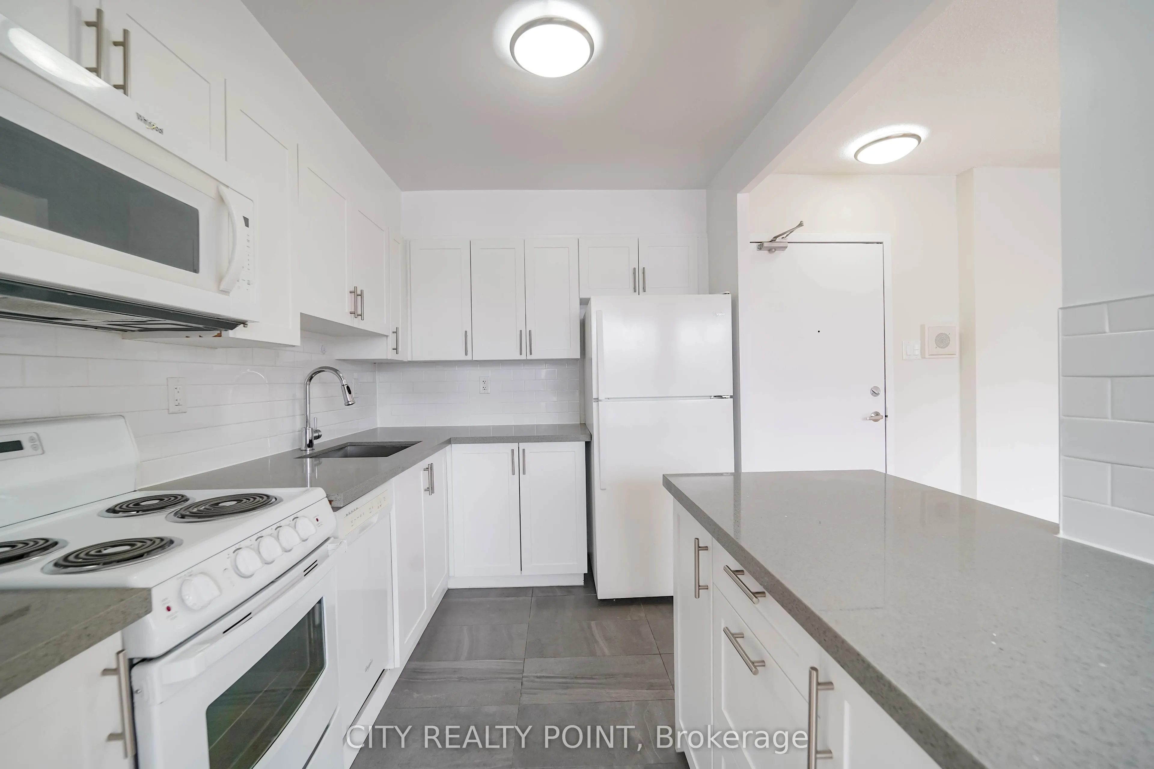 666 Spadina Avenue #404