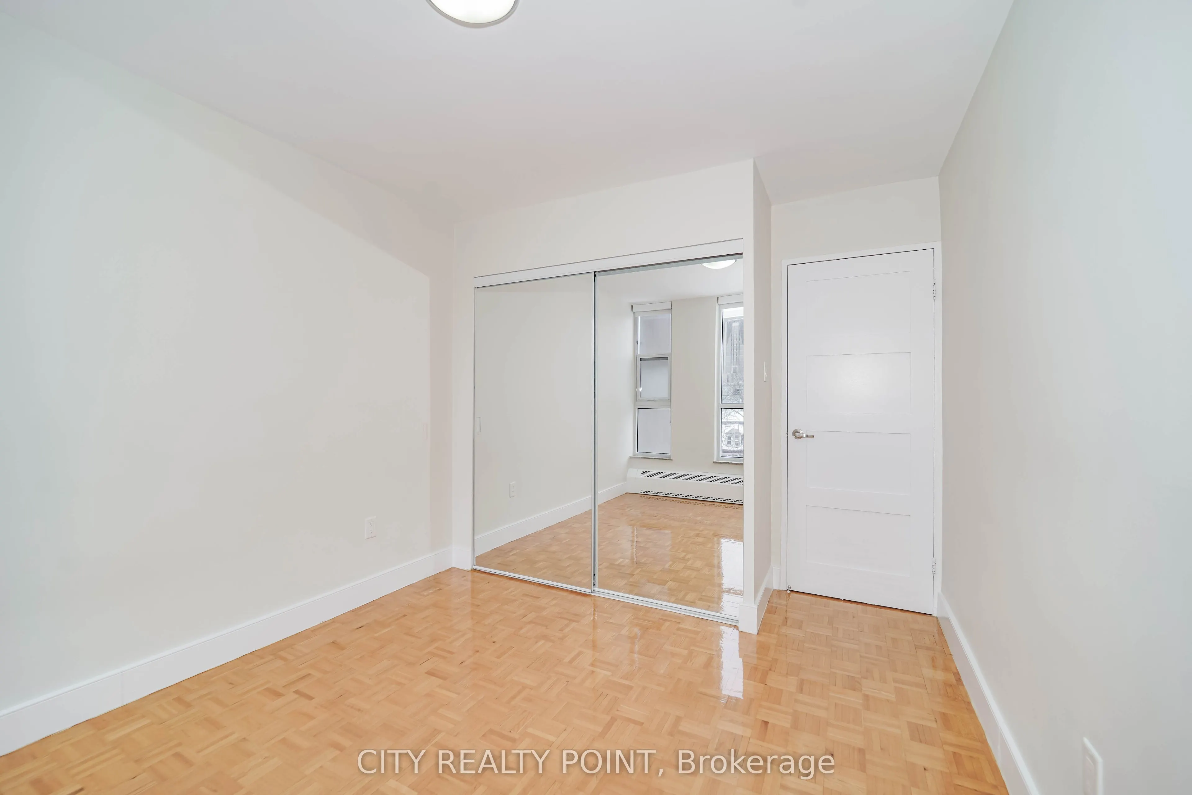 666 Spadina Avenue #404