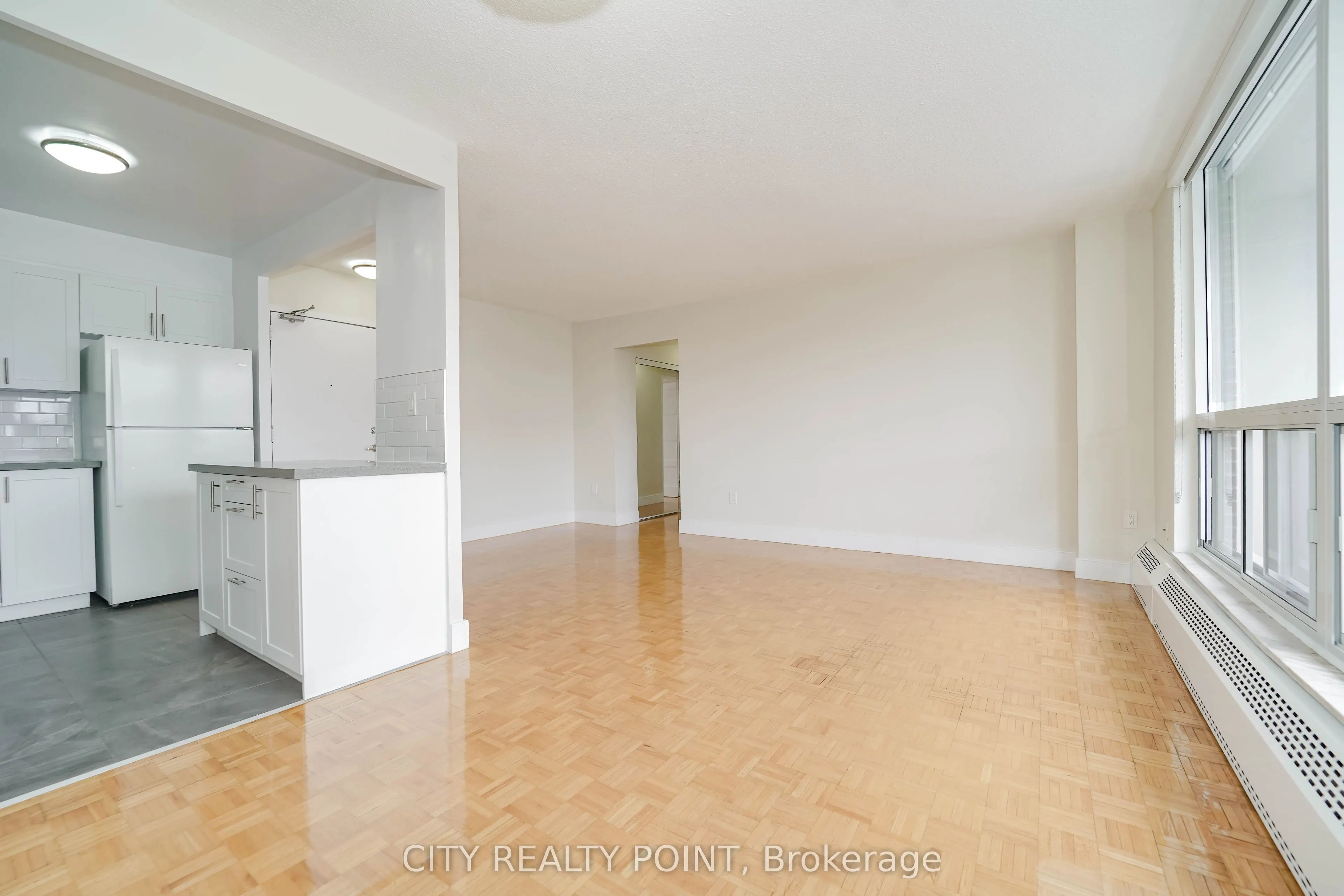 666 Spadina Avenue #404