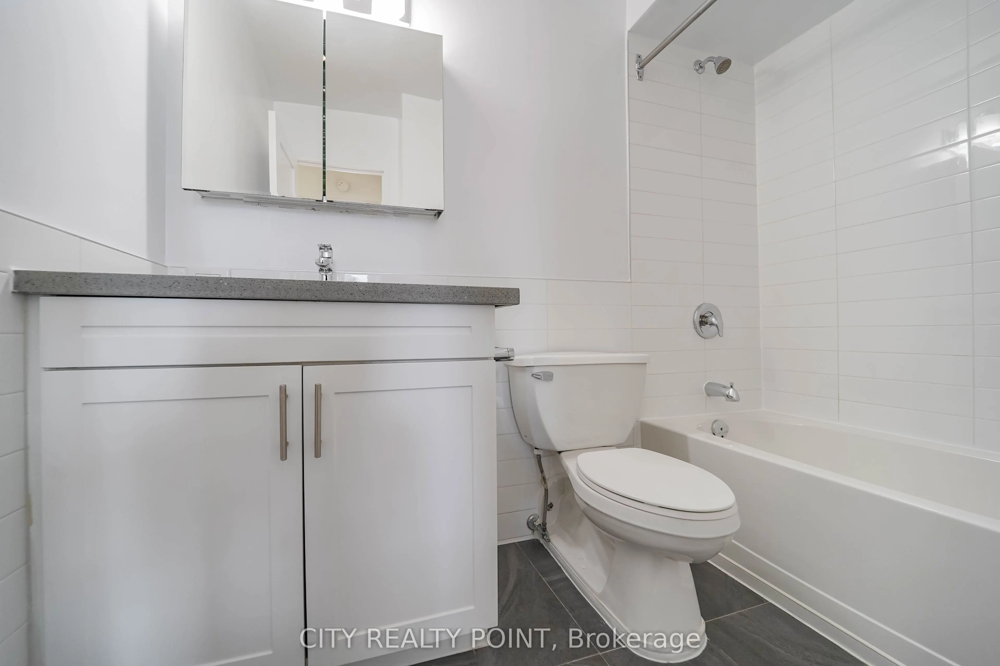 666 Spadina Avenue #404