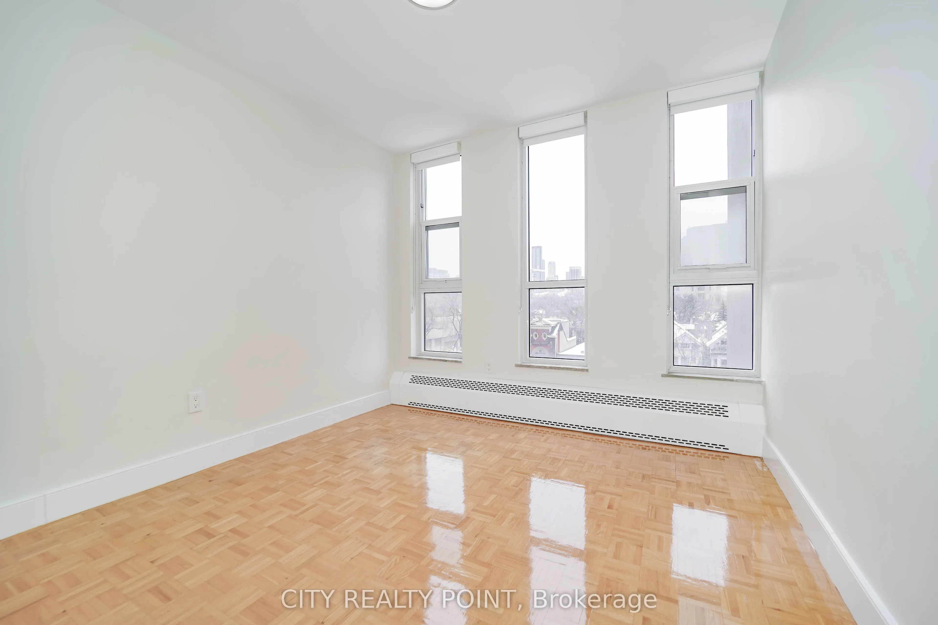 666 Spadina Avenue #404
