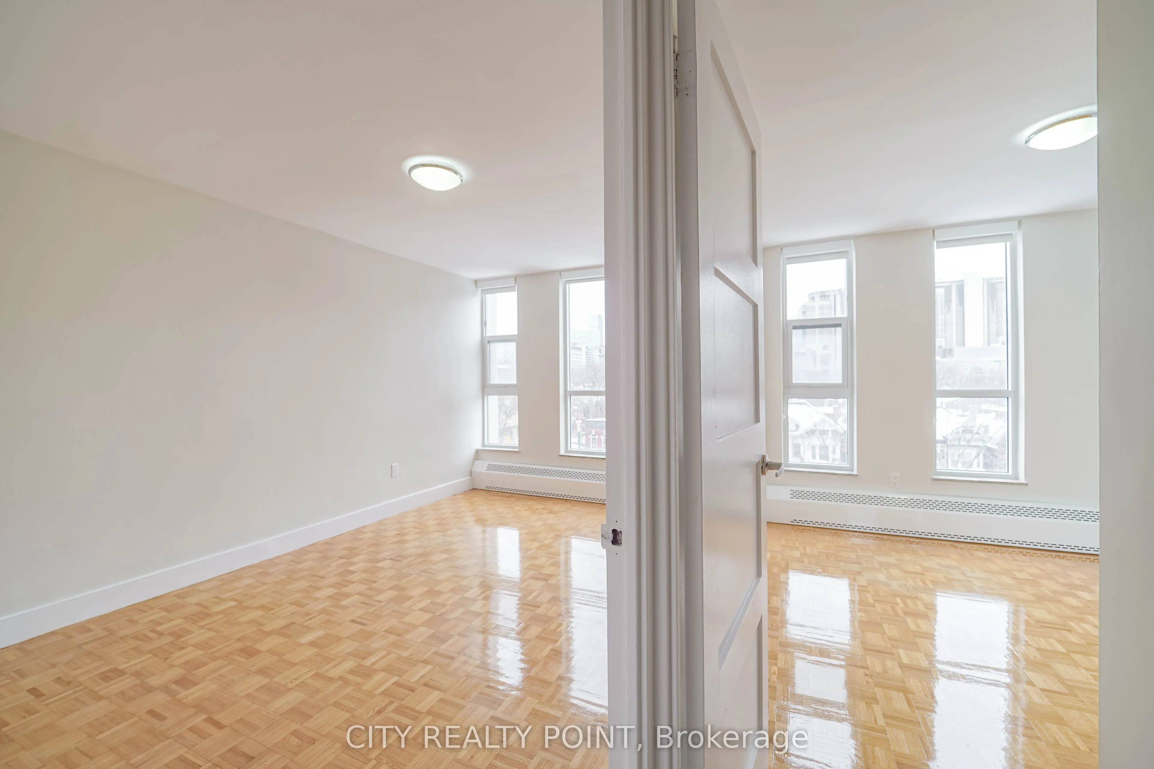 666 Spadina Avenue #404