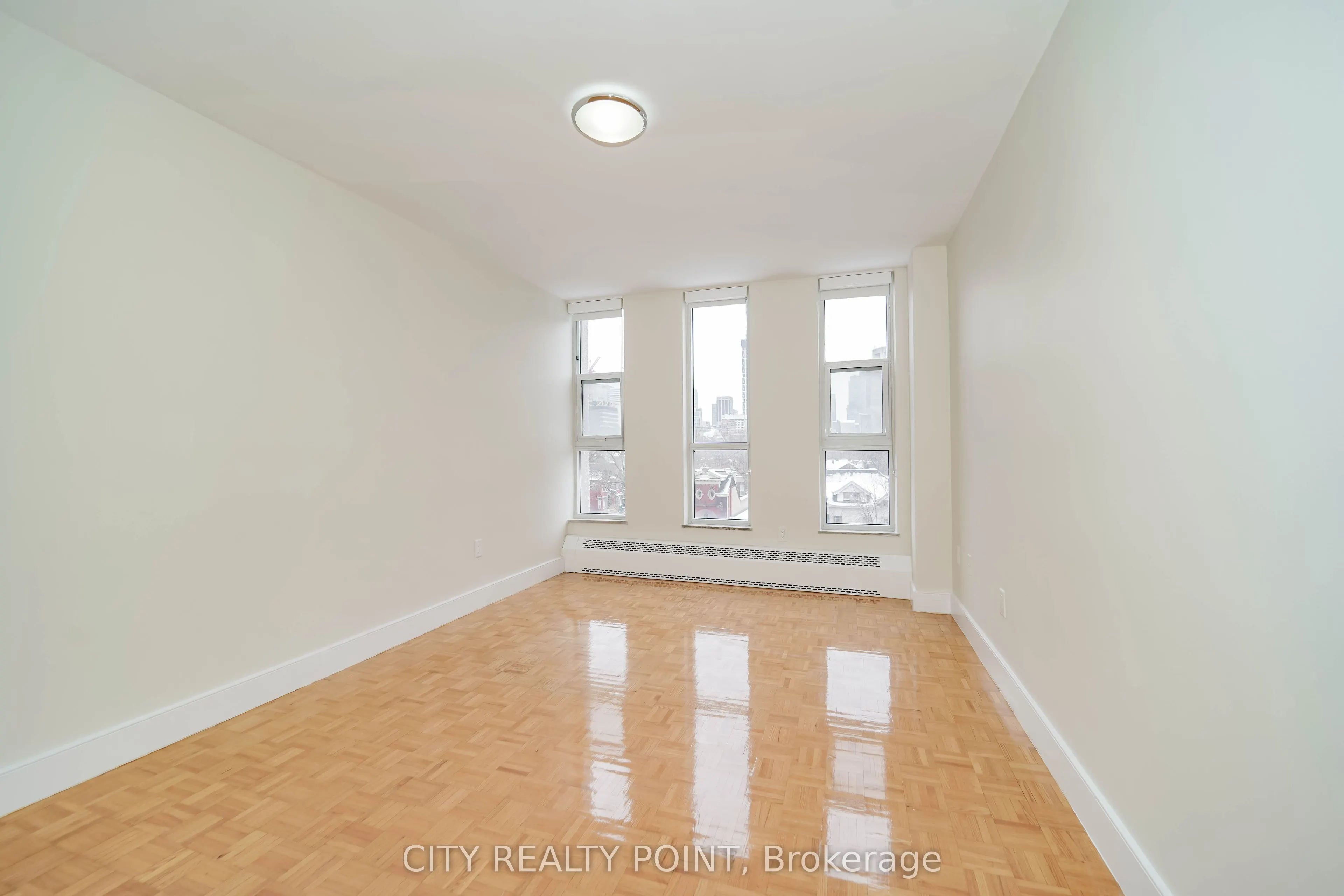 666 Spadina Avenue #404