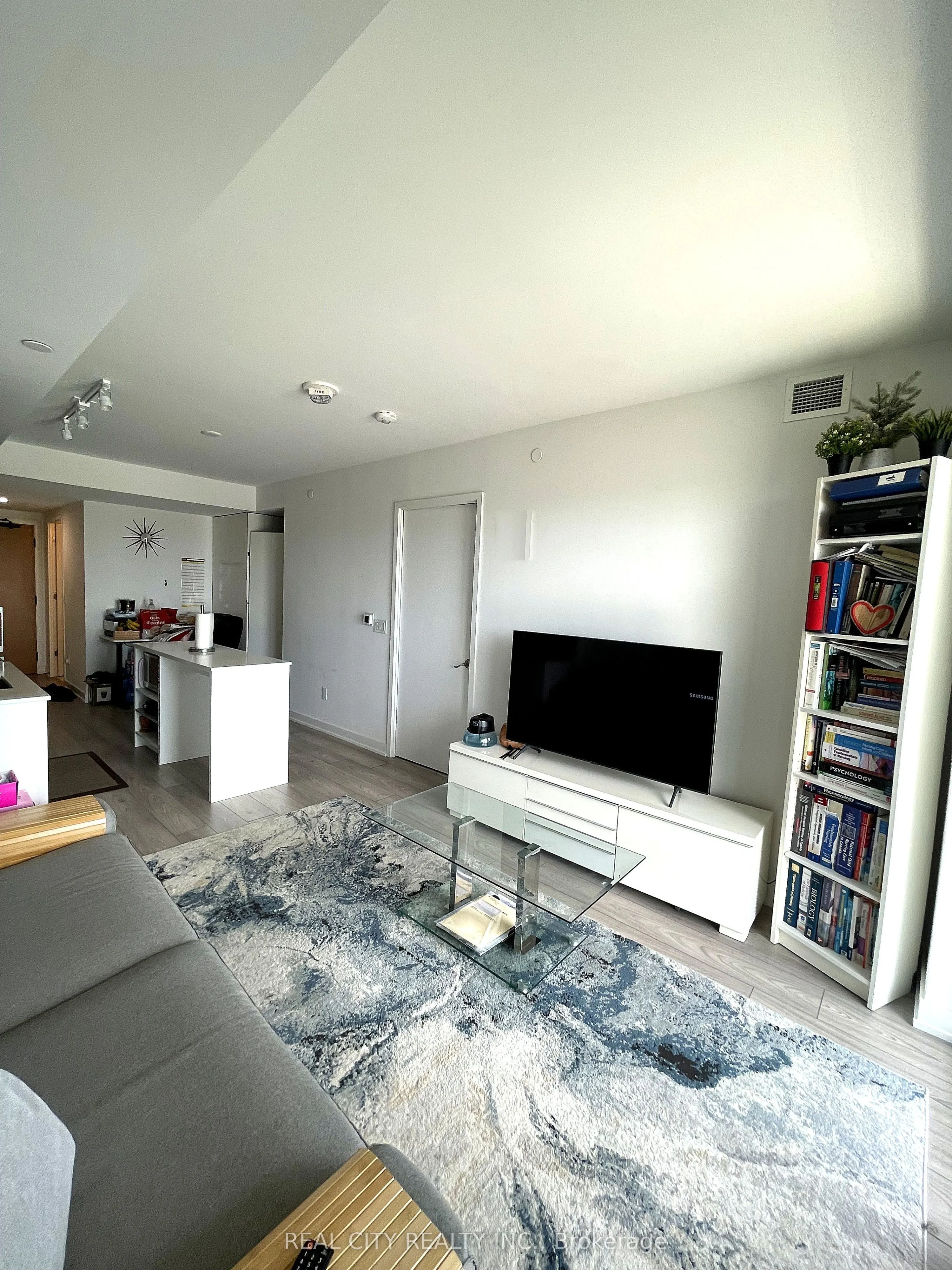 8 Tippett Road #808