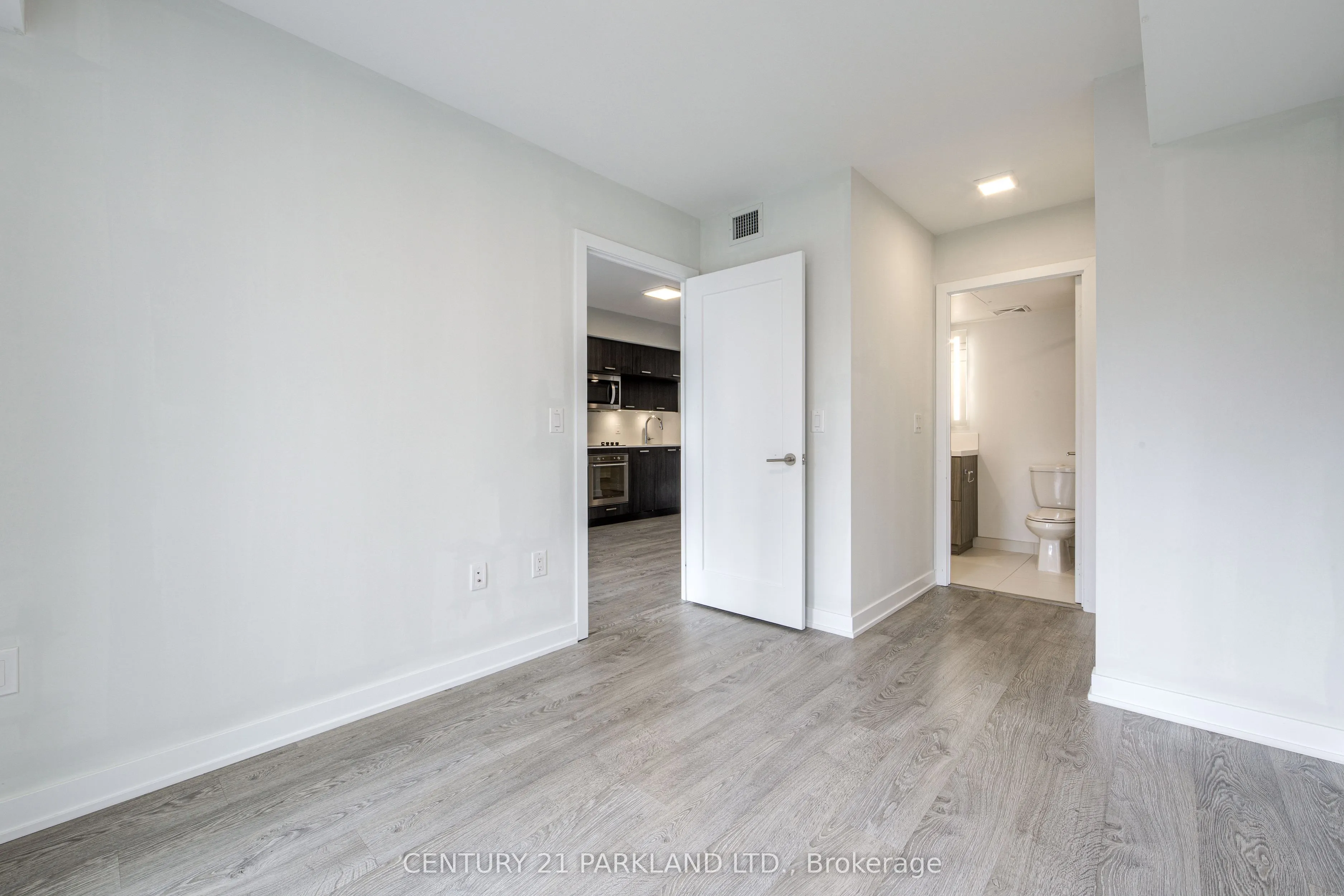 50 McCaul Street #607