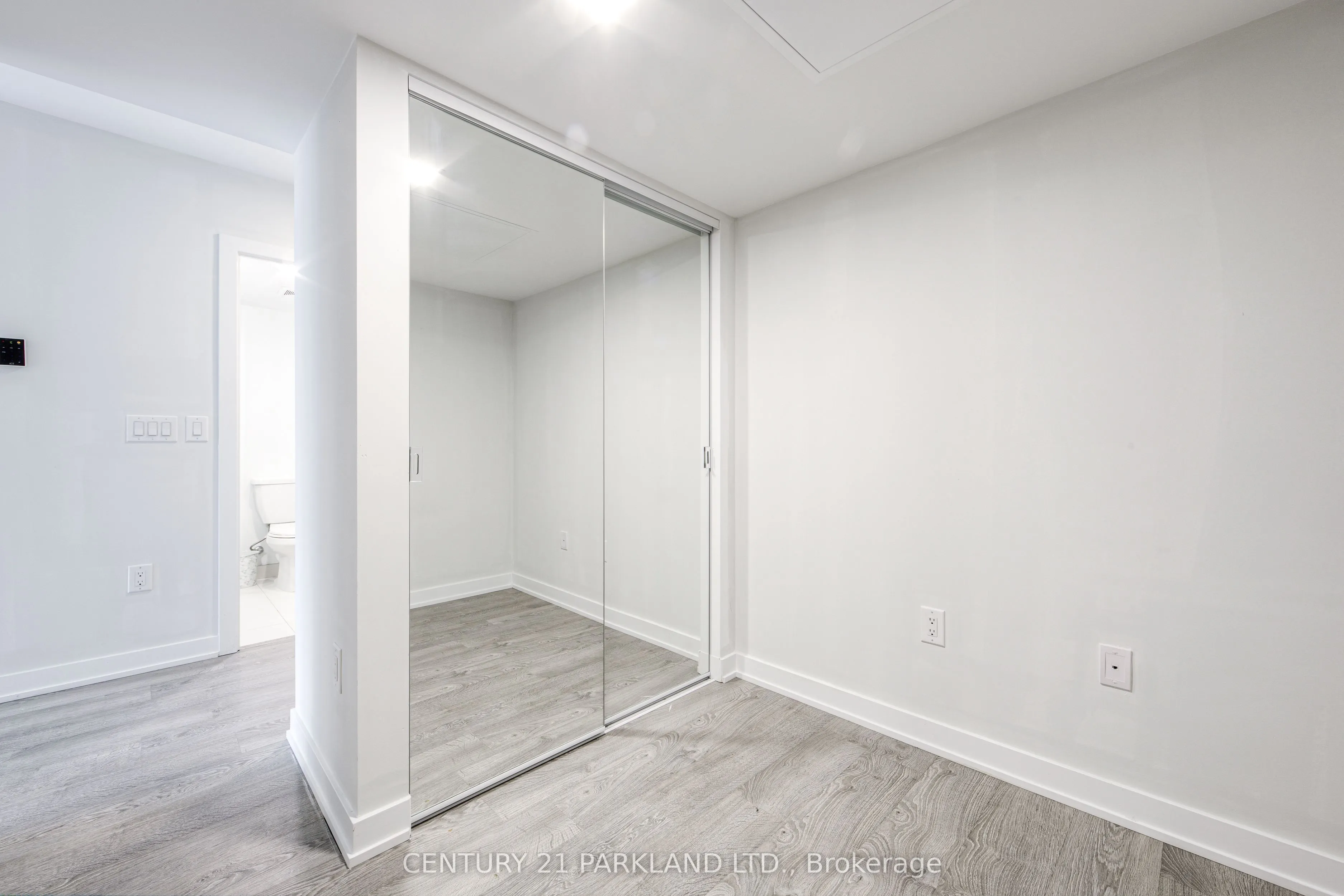 50 McCaul Street #607