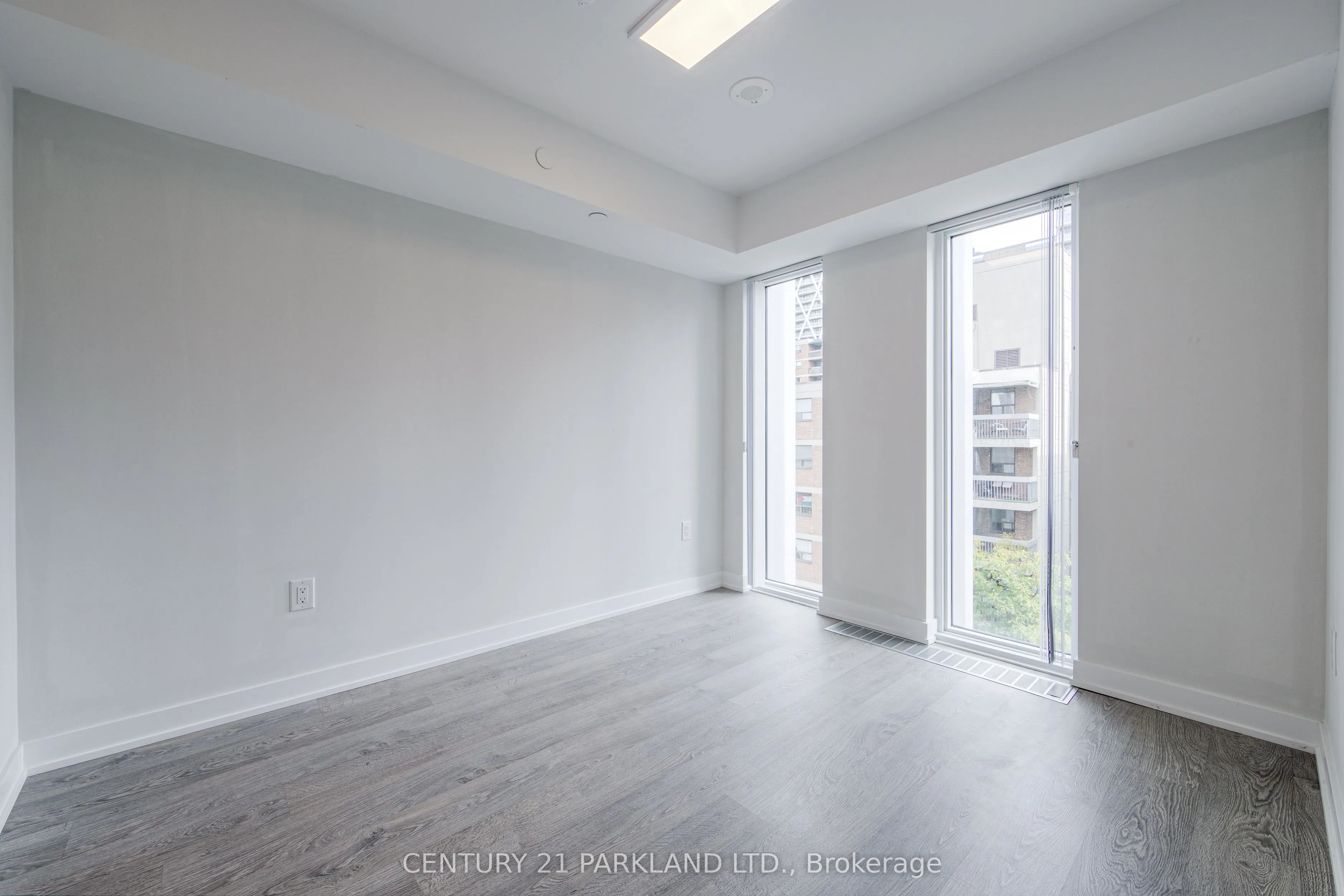 50 McCaul Street #607