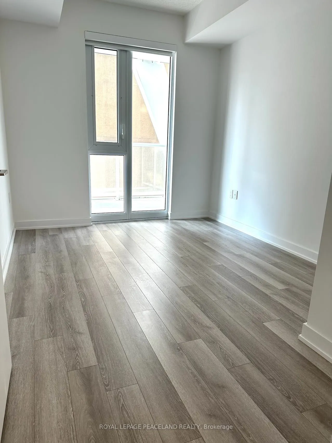 230 Simcoe Street #827