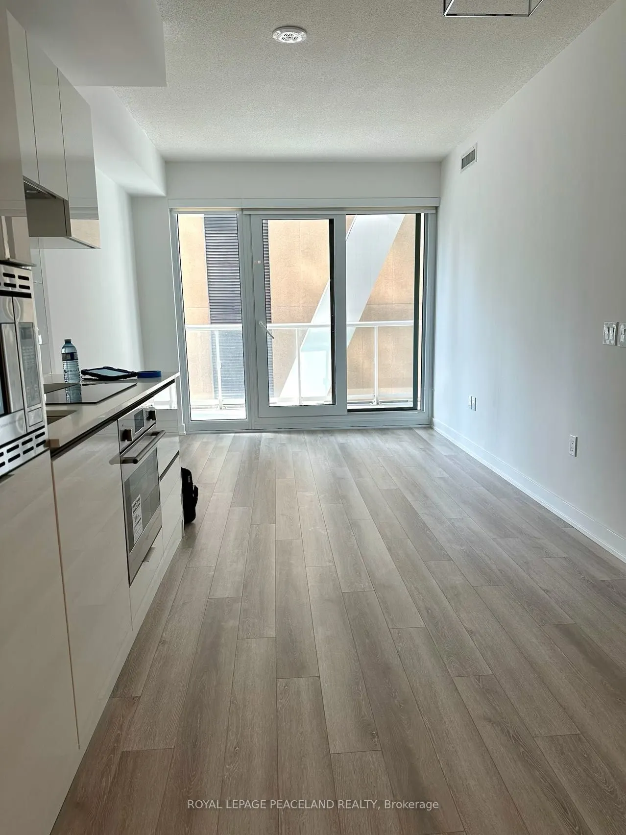230 Simcoe Street #827