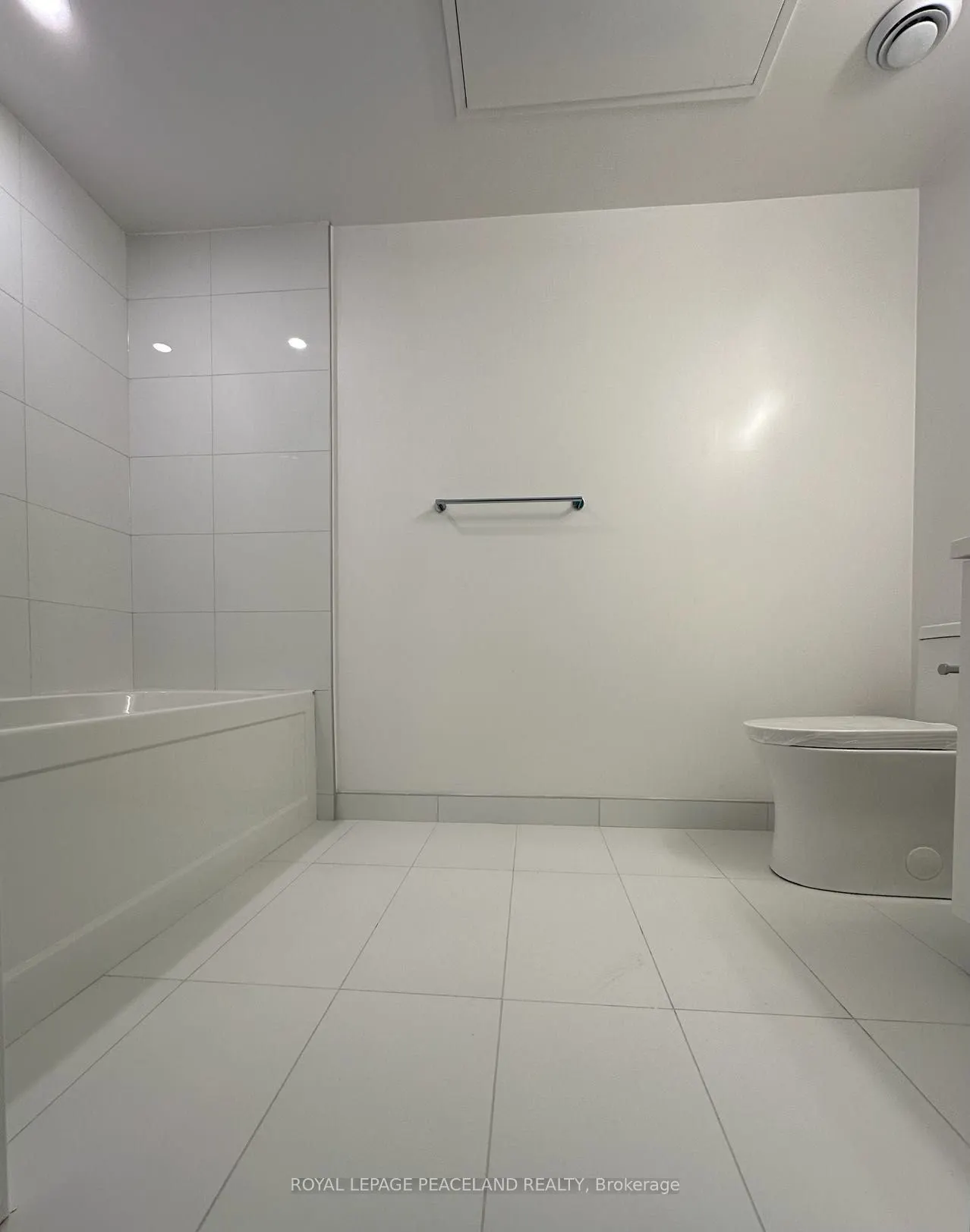 230 Simcoe Street #827