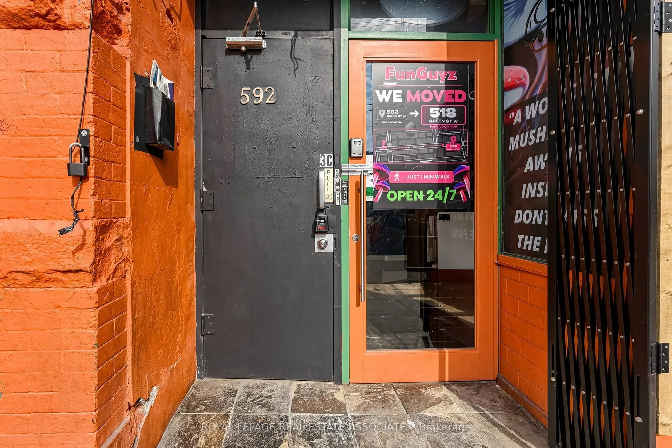 592 Queen Street W #Storefront