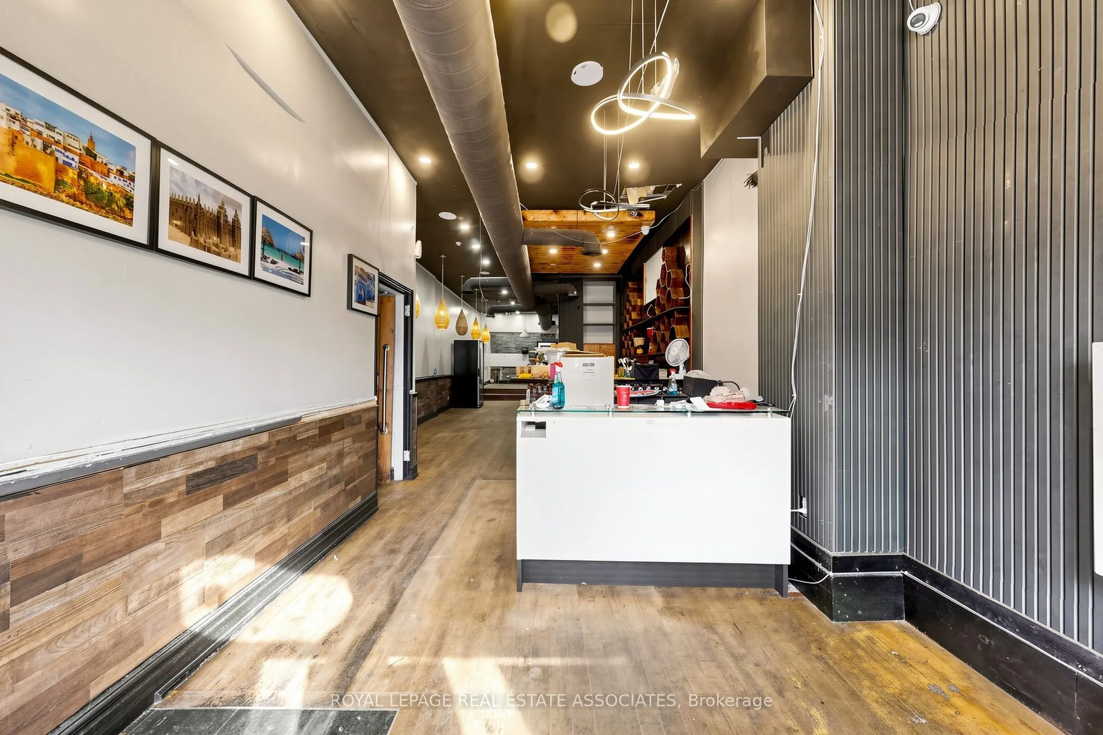 592 Queen Street W #Storefront