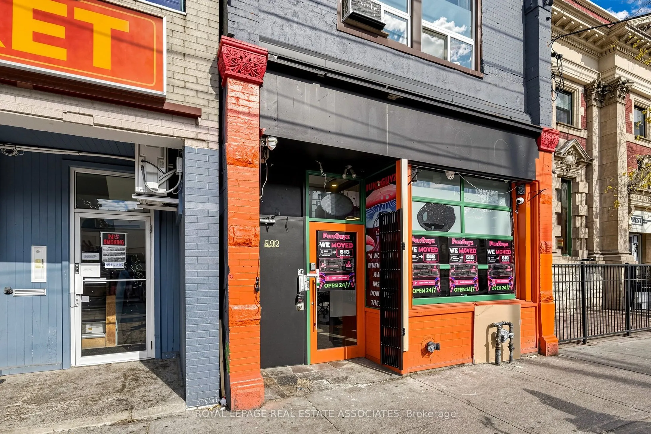592 Queen Street W #Storefront
