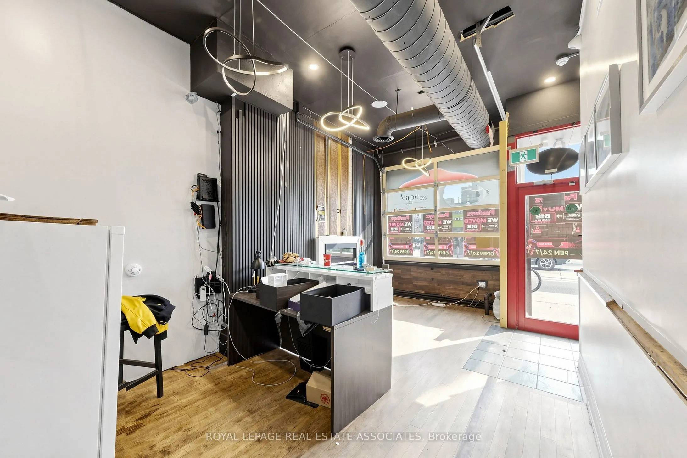 592 Queen Street W #Storefront
