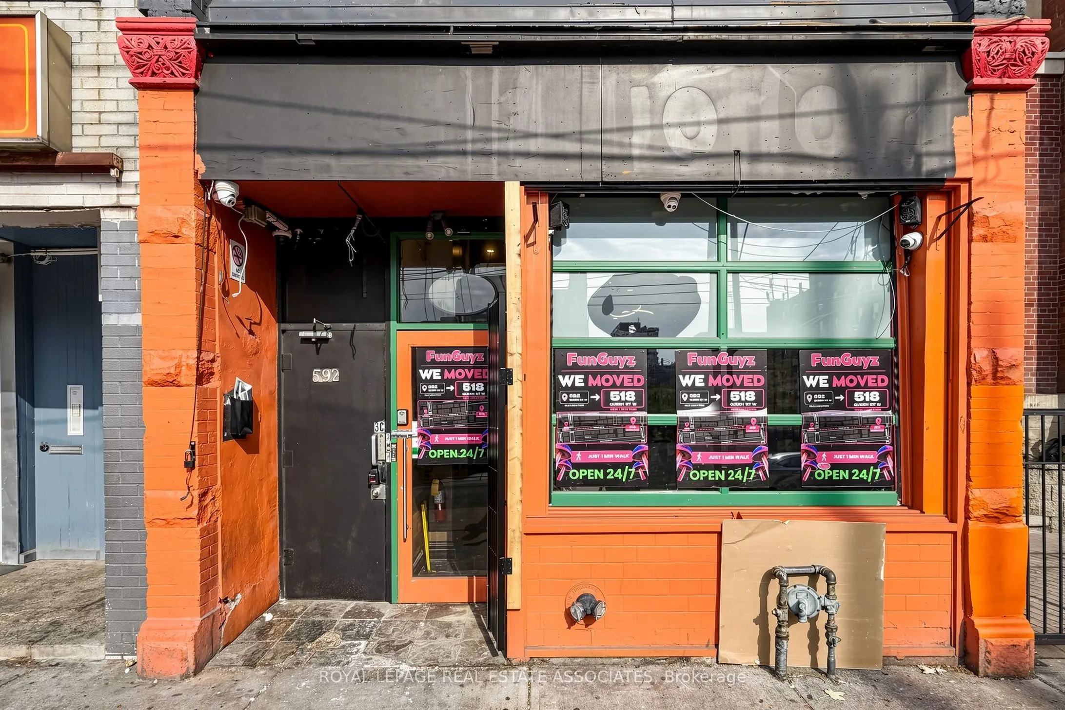 592 Queen Street W #Storefront
