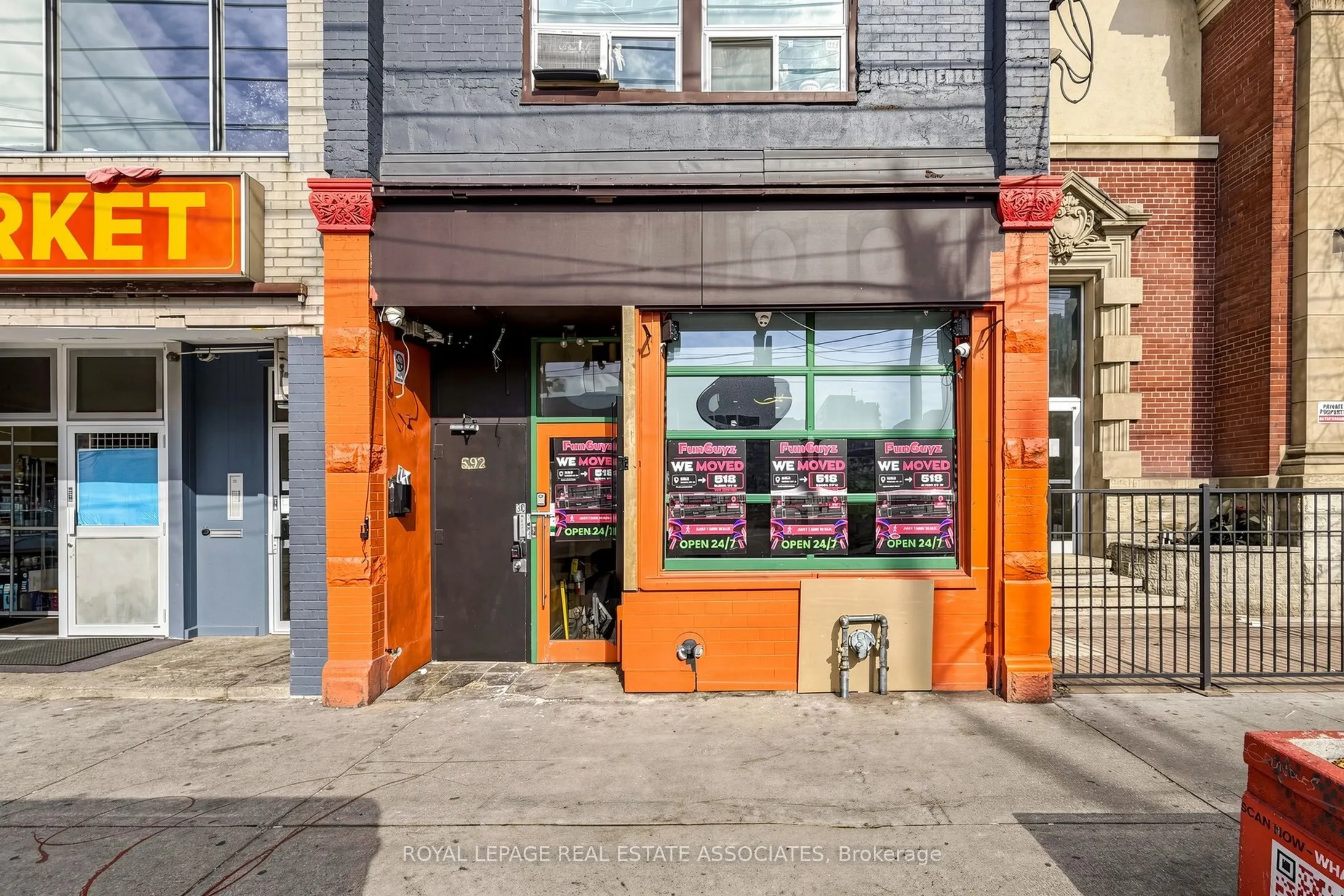 592 Queen Street W #Storefront