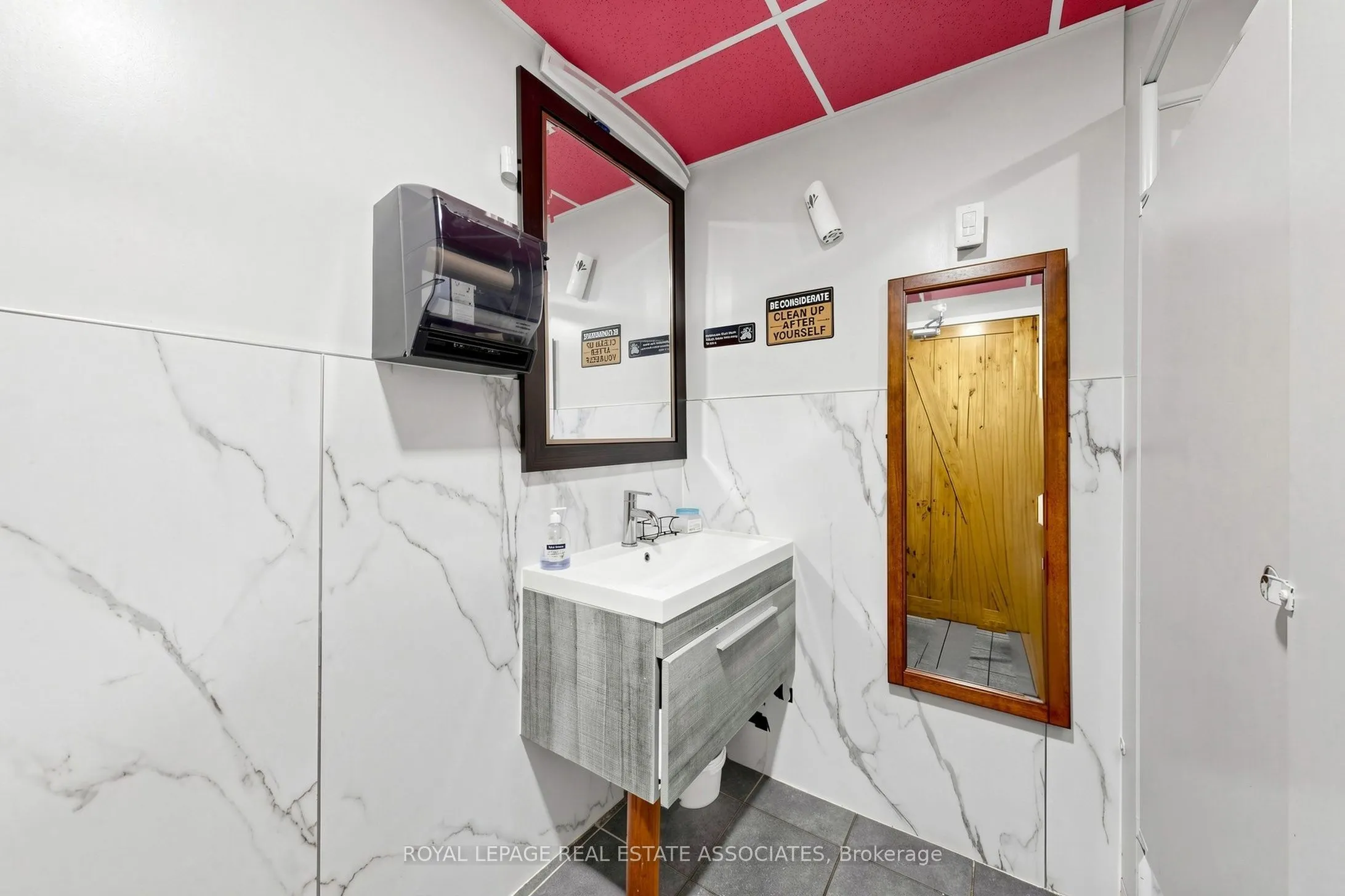 592 Queen Street W #Rear