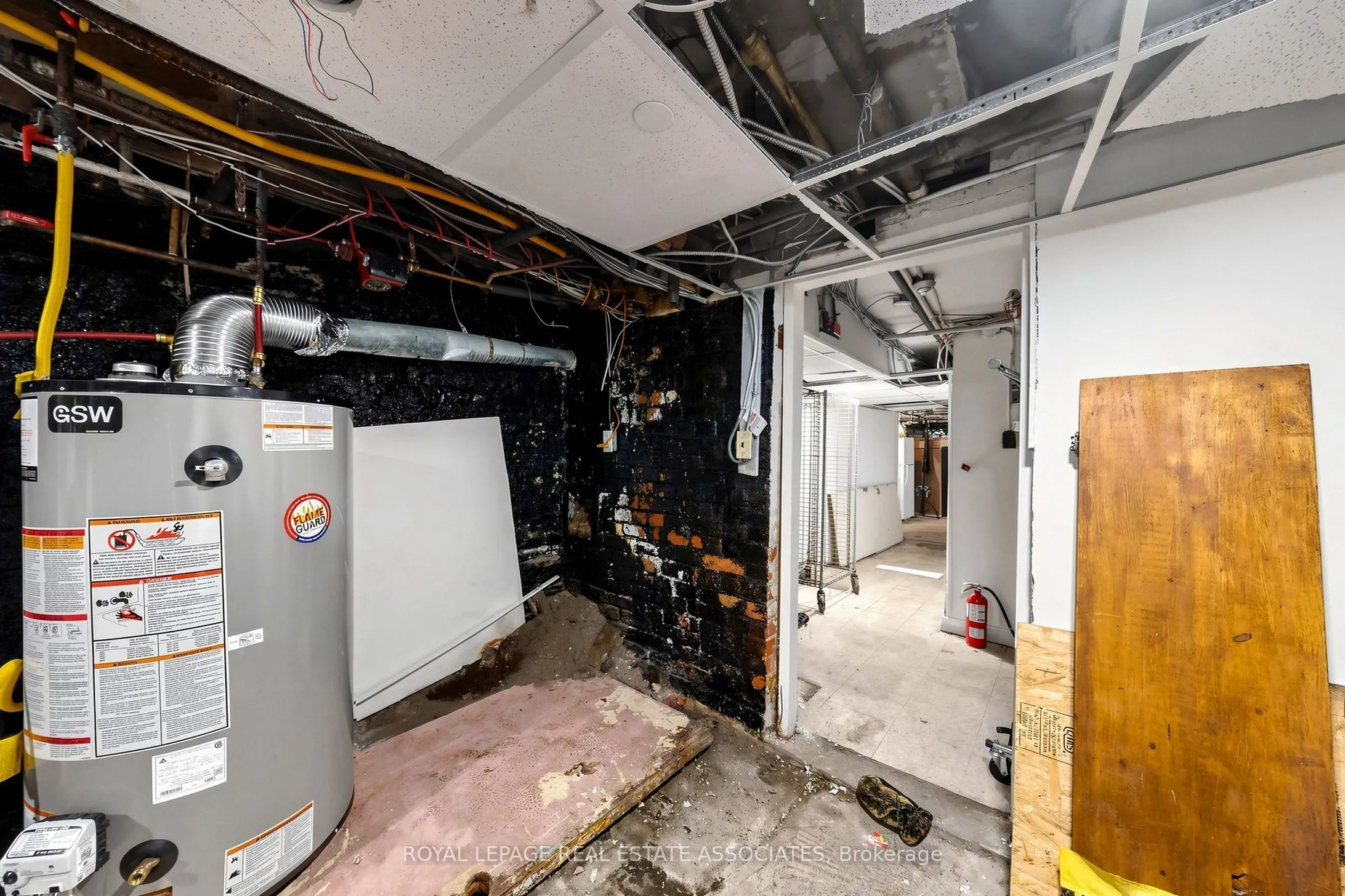 592 Queen Street W #Rear
