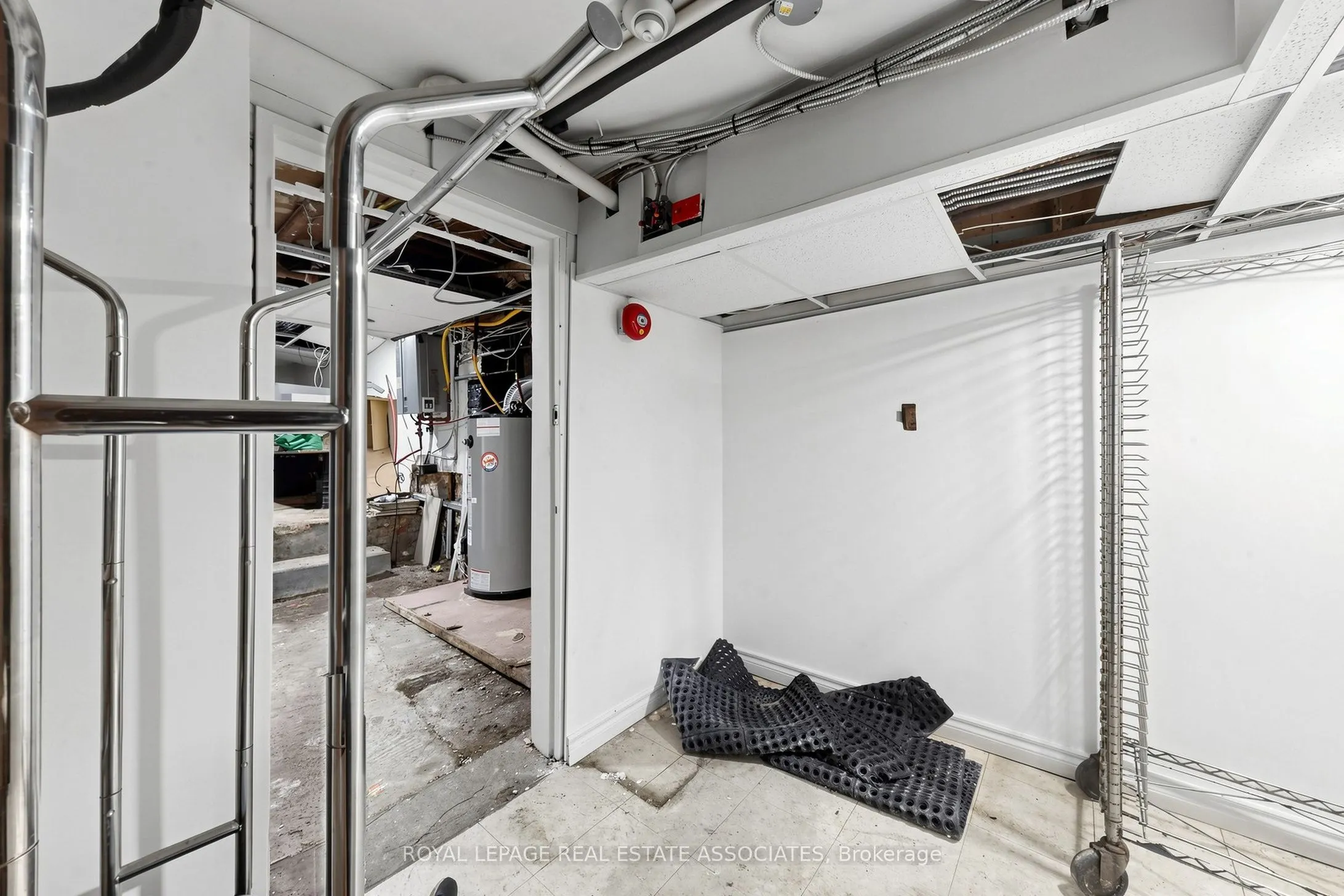 592 Queen Street W #Rear