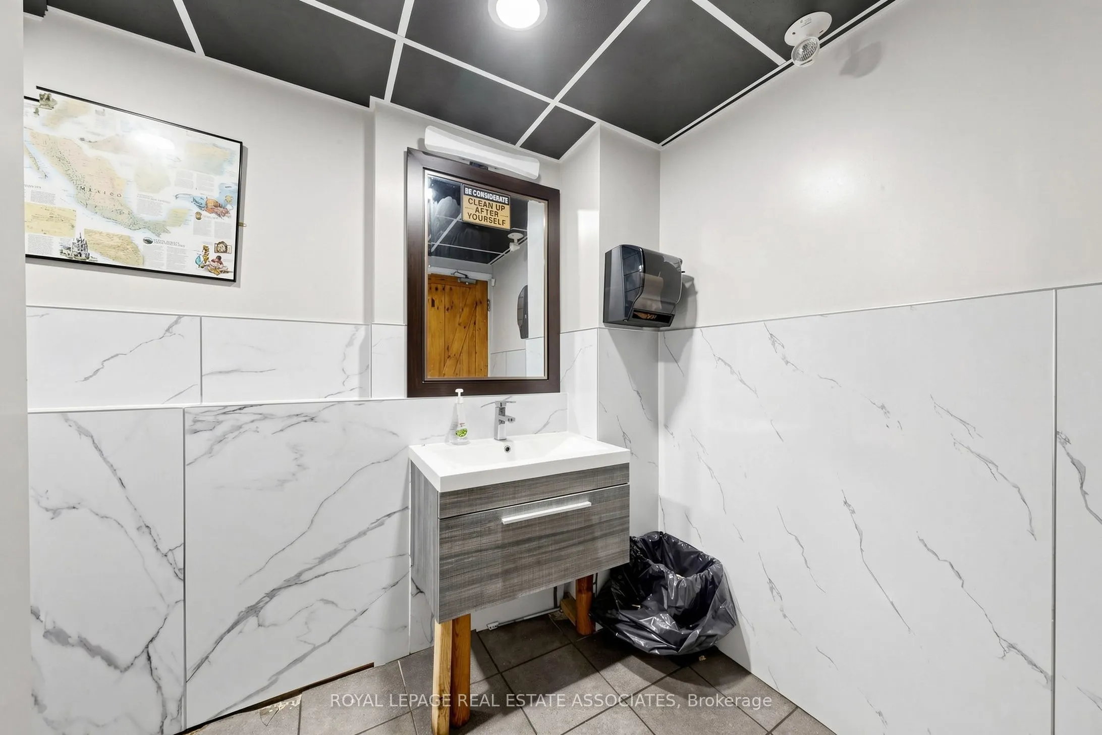 592 Queen Street W #Rear