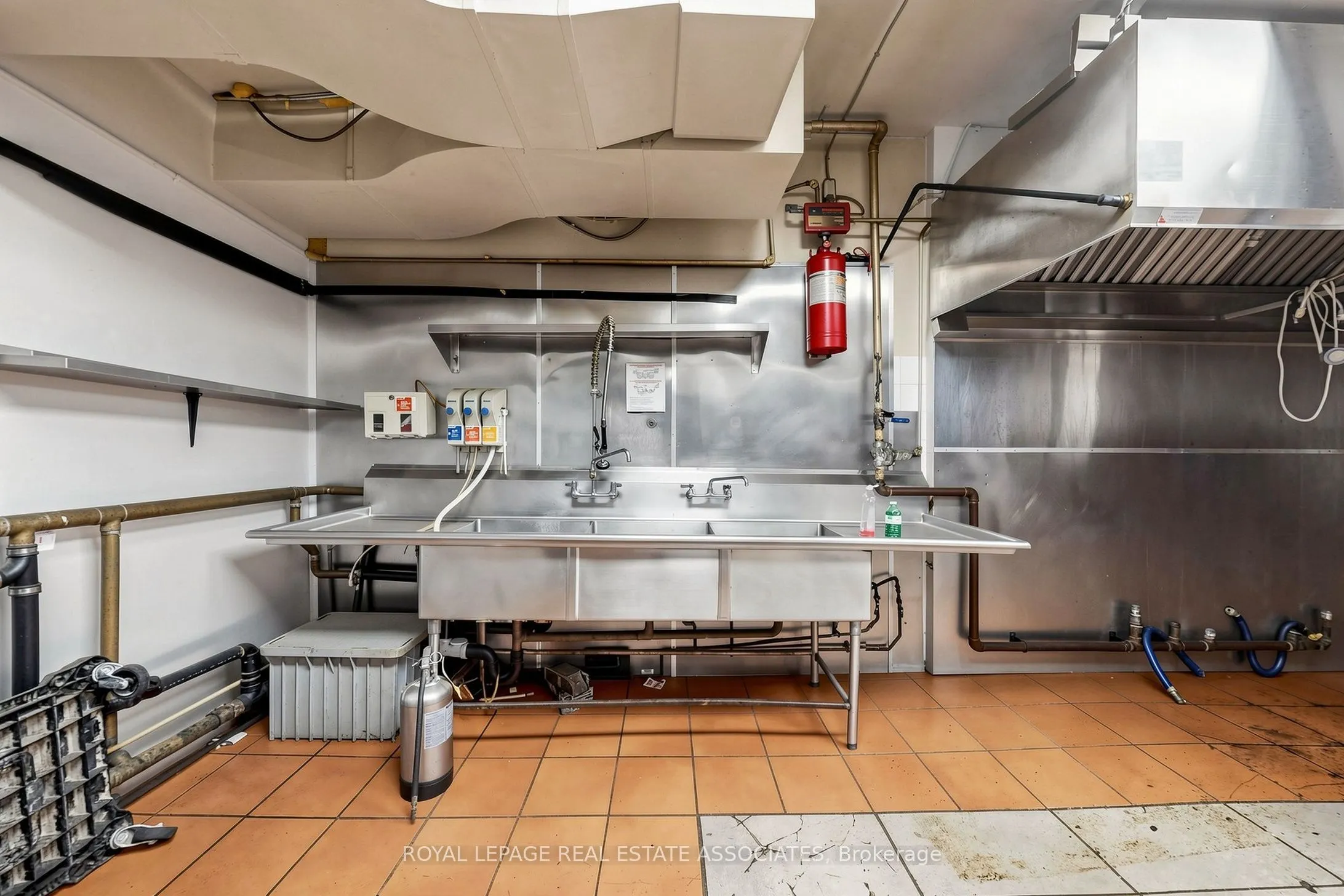 592 Queen Street W #Rear