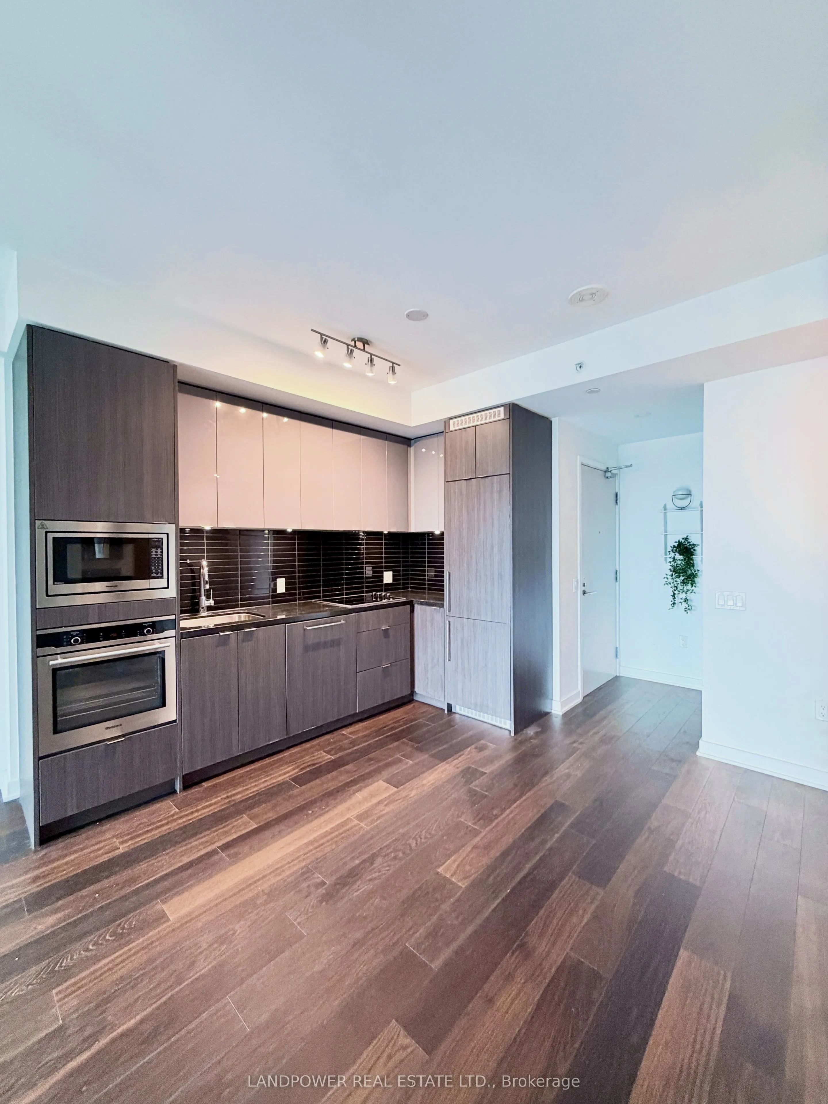 115 Blue Jays Way #4107
