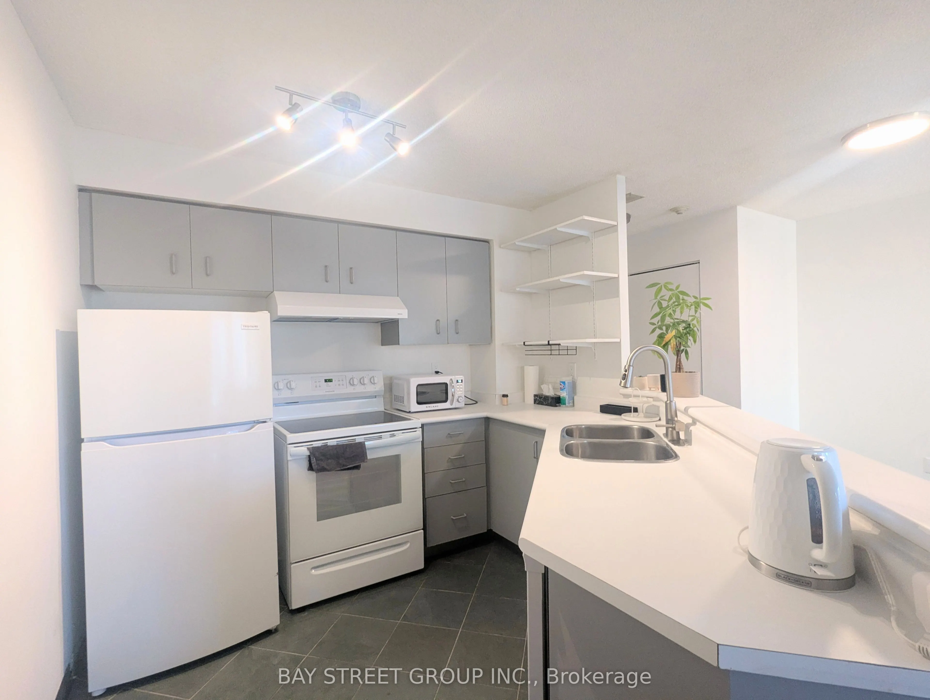 25 Grenville Street #1106