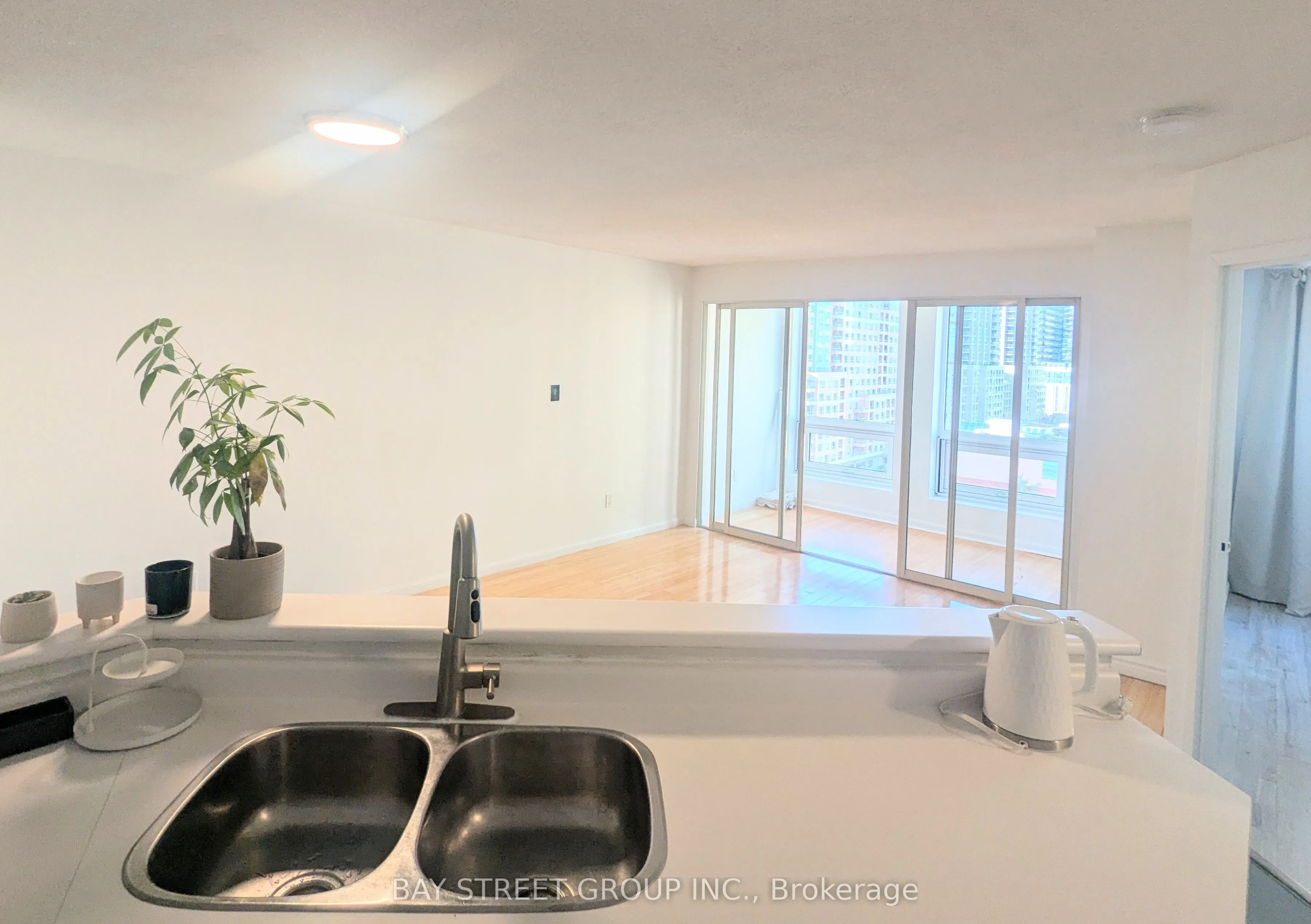 25 Grenville Street #1106