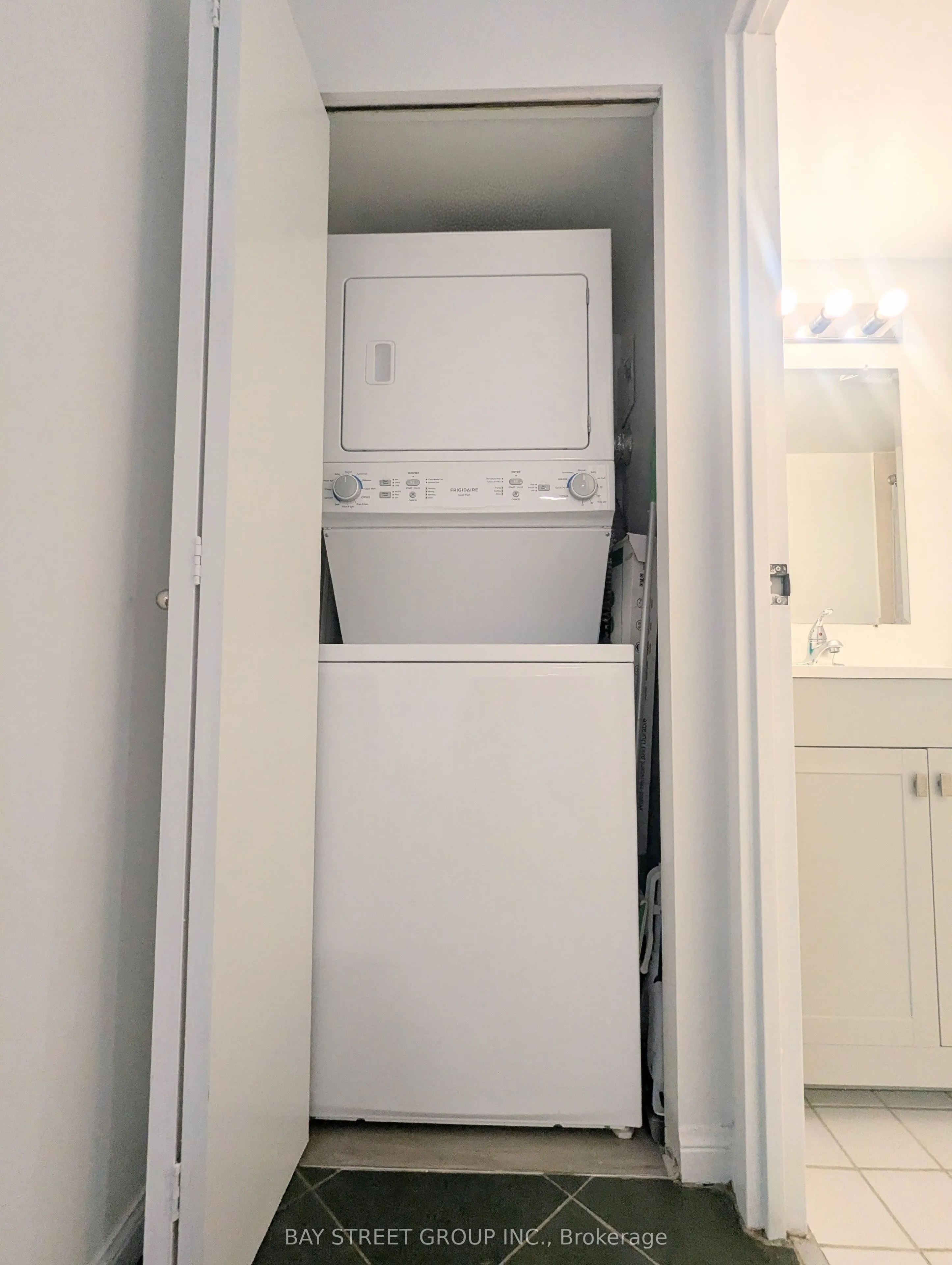 25 Grenville Street #1106