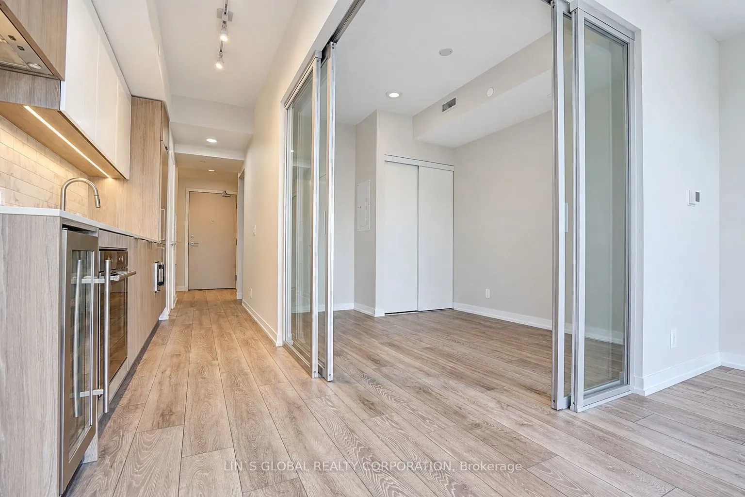 2020 Bathurst Street #523
