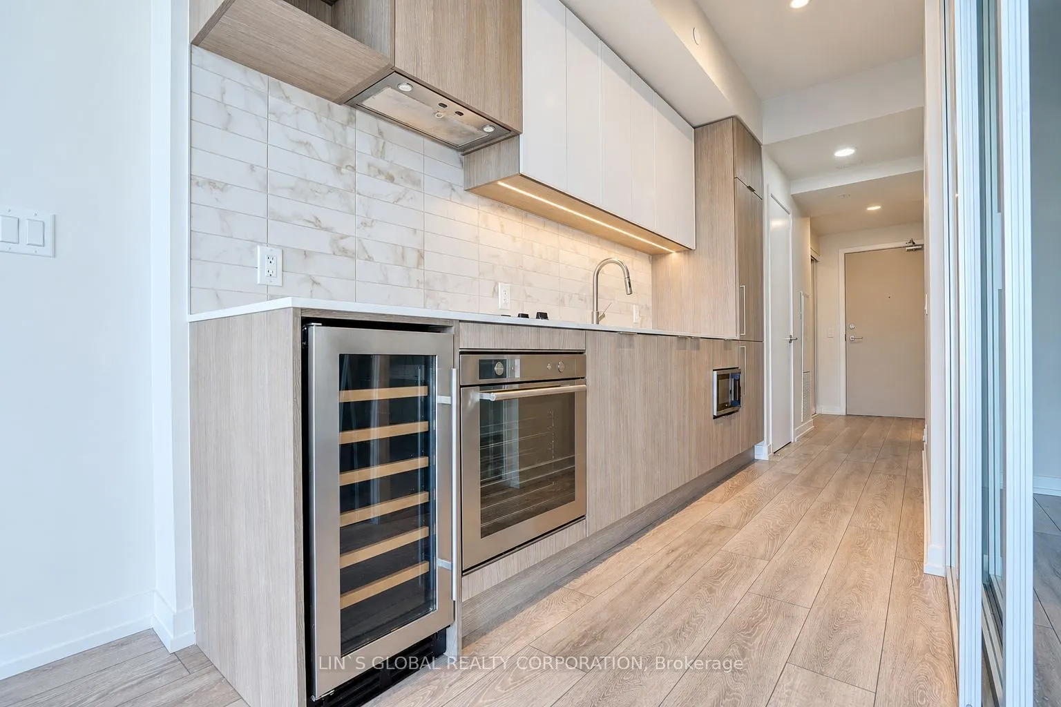 2020 Bathurst Street #523