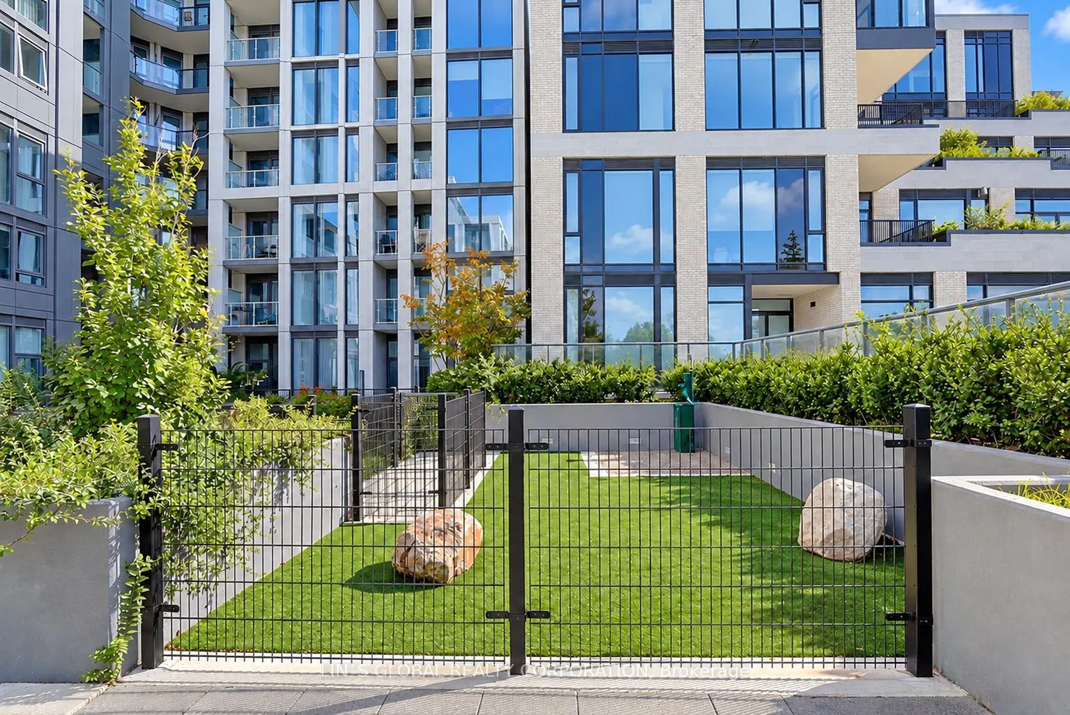 2020 Bathurst Street #523
