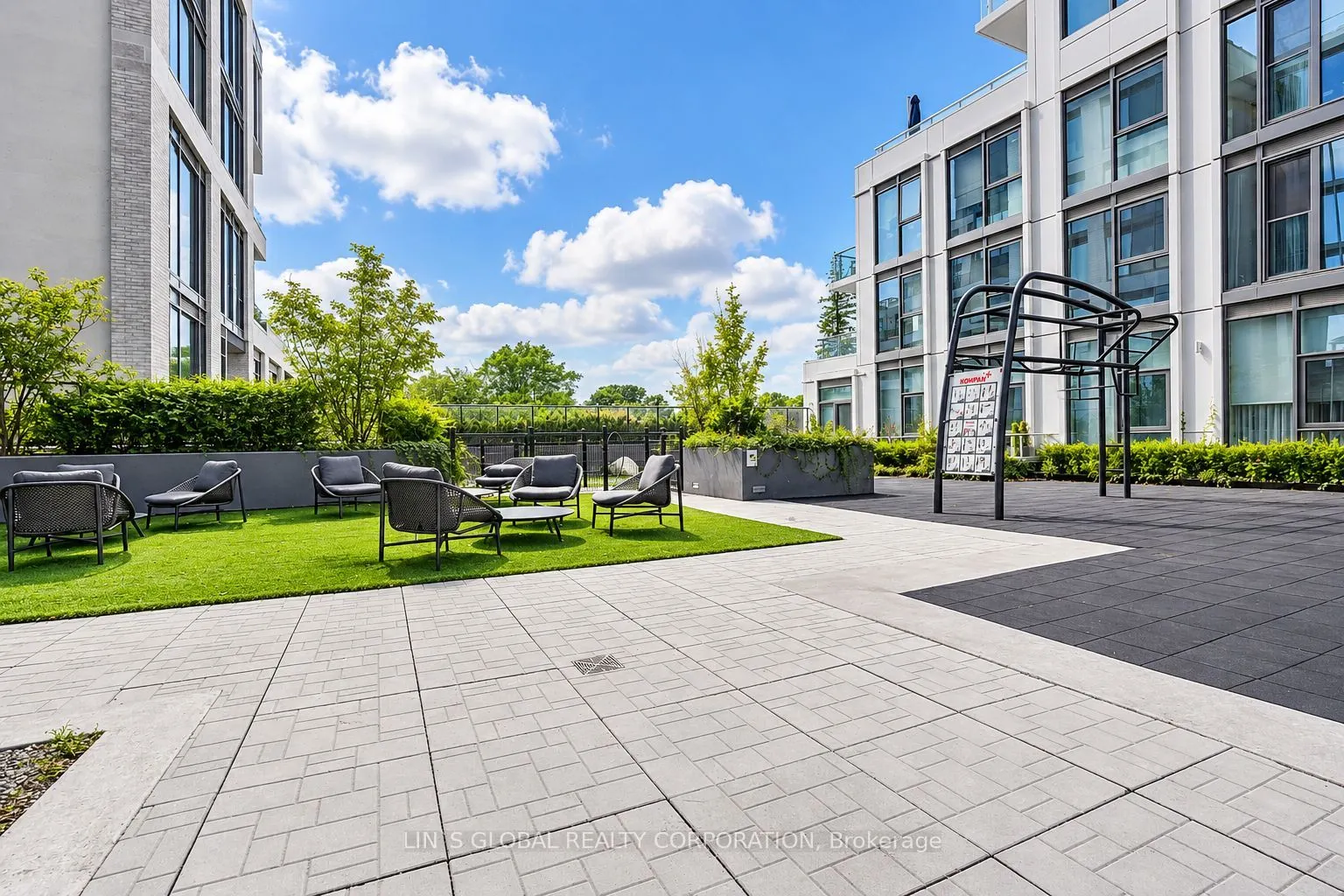 2020 Bathurst Street #523