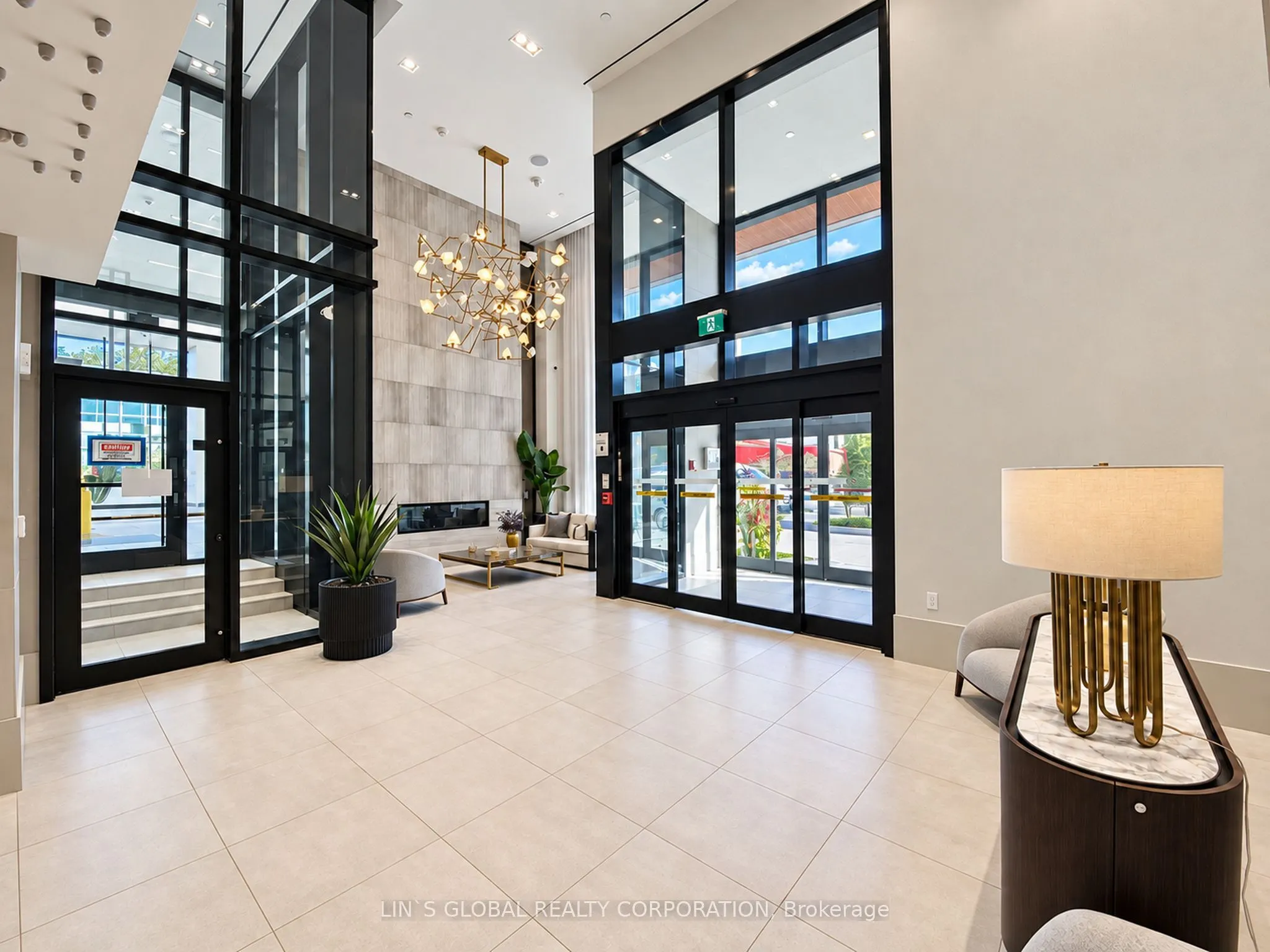 2020 Bathurst Street #523