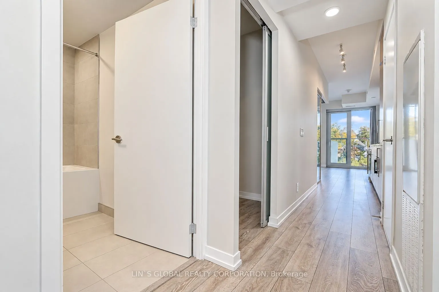 2020 Bathurst Street #523