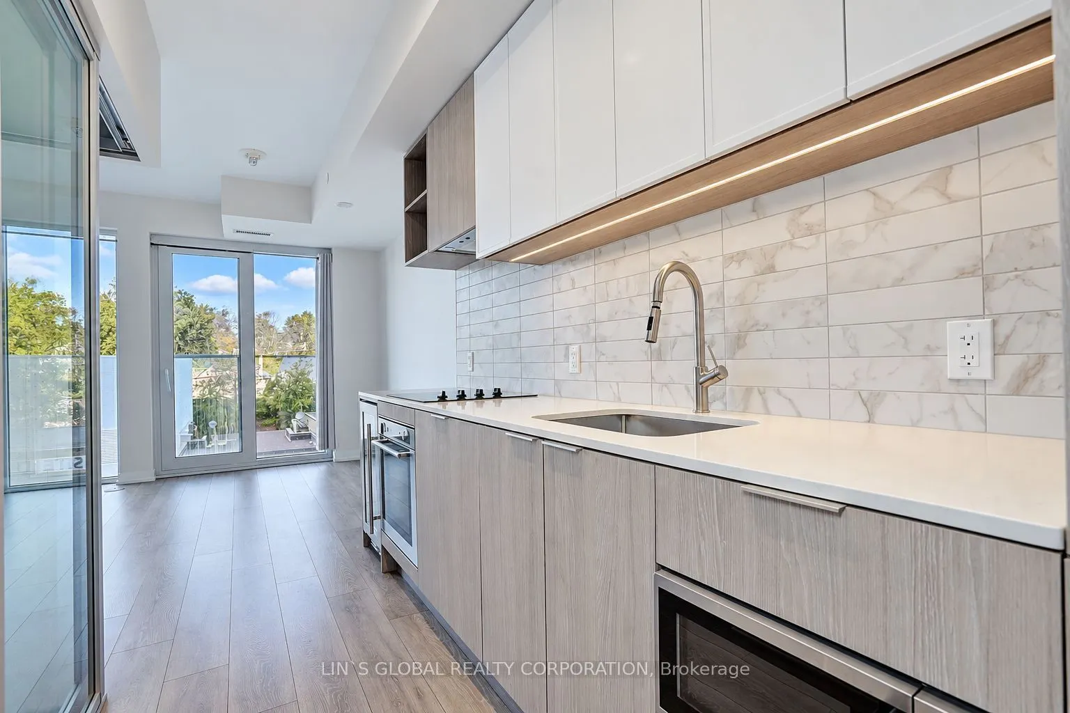 2020 Bathurst Street #523