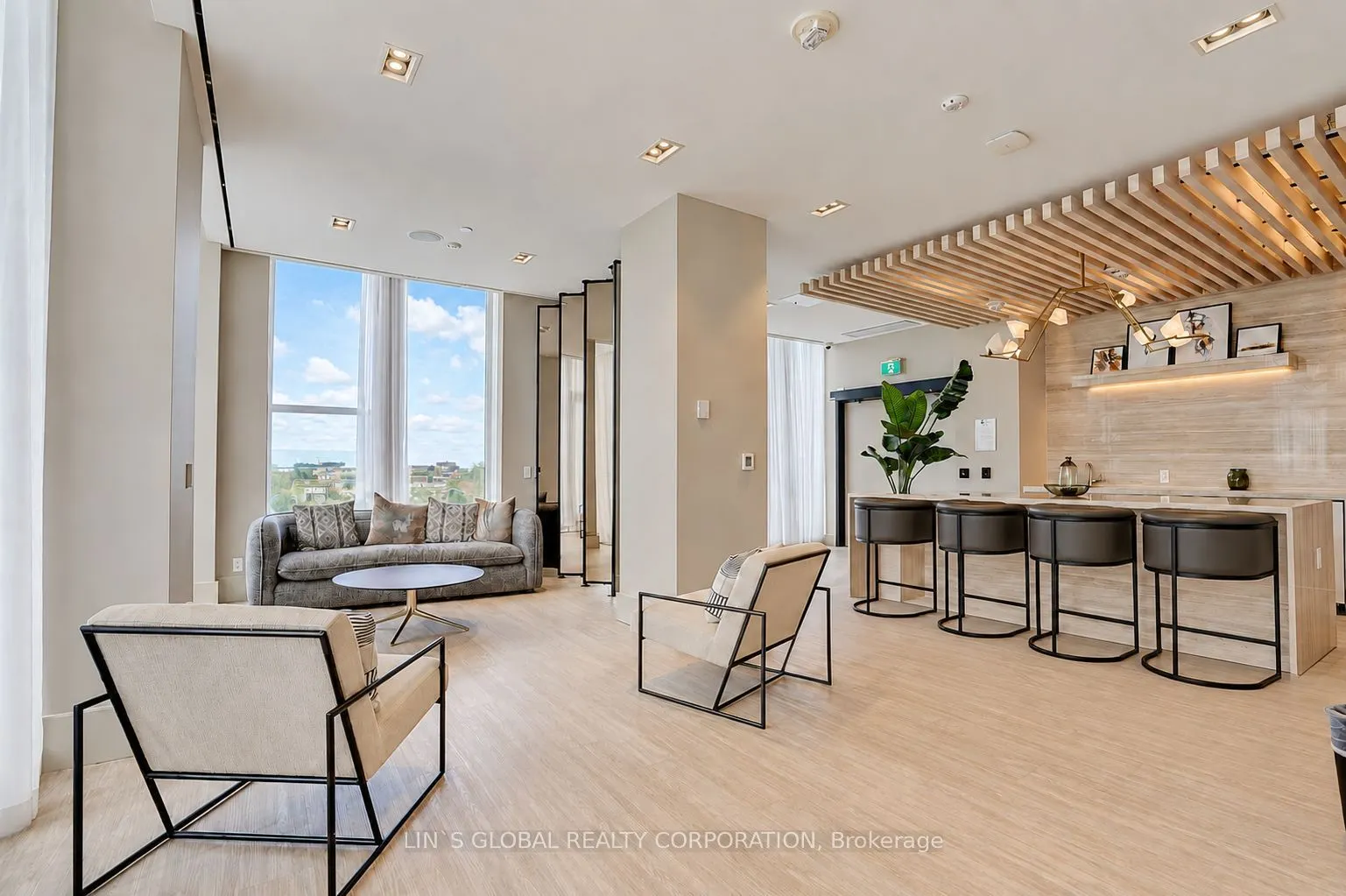 2020 Bathurst Street #523