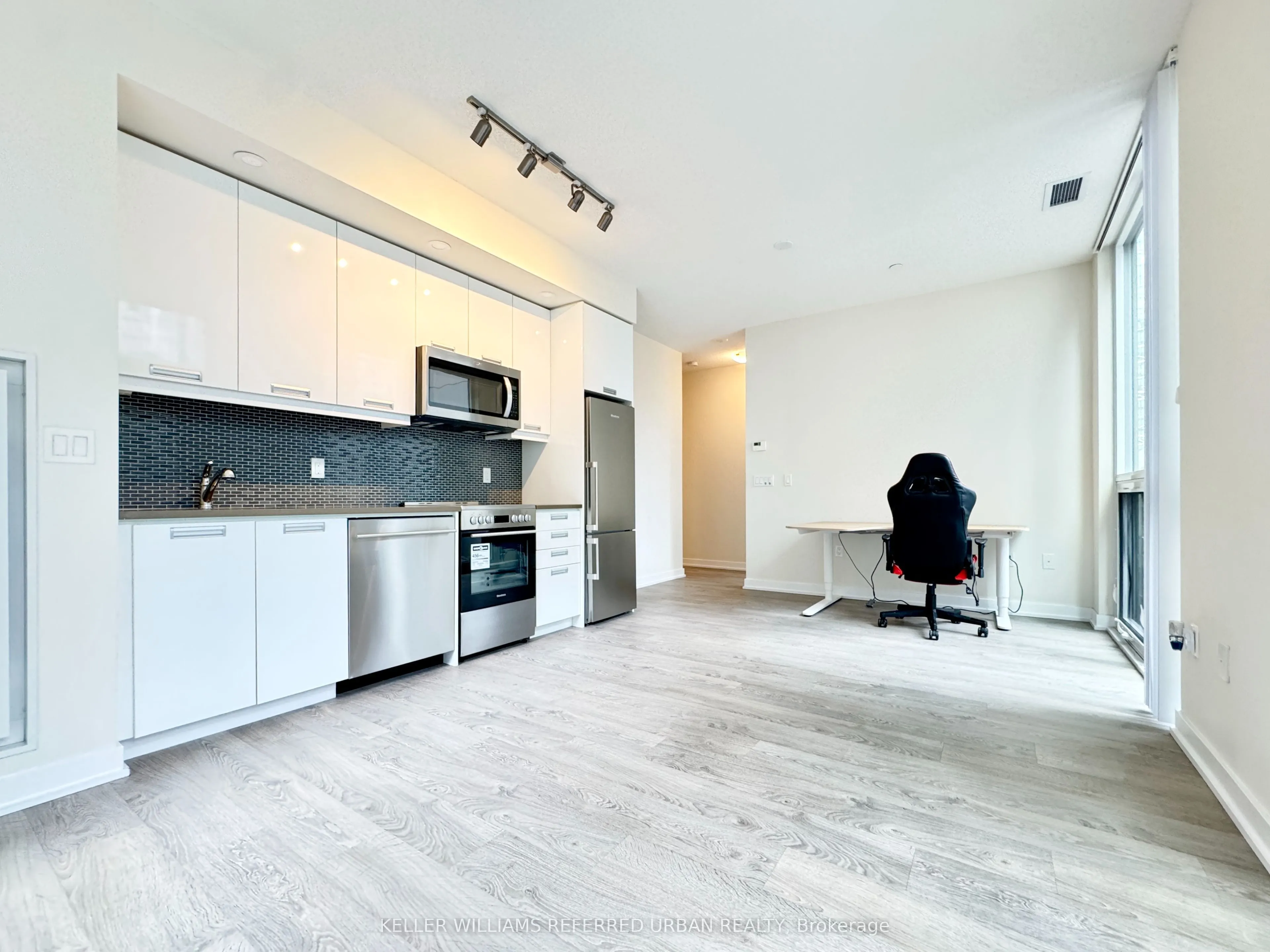 99 John Street #402