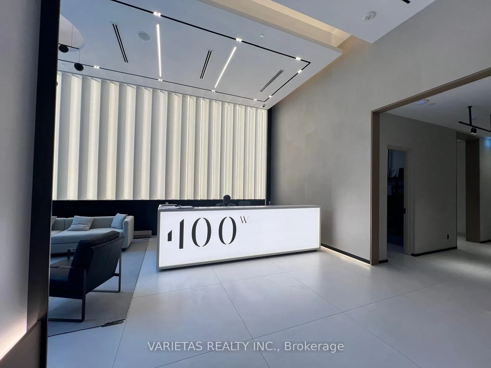 400 King Street W #2829
