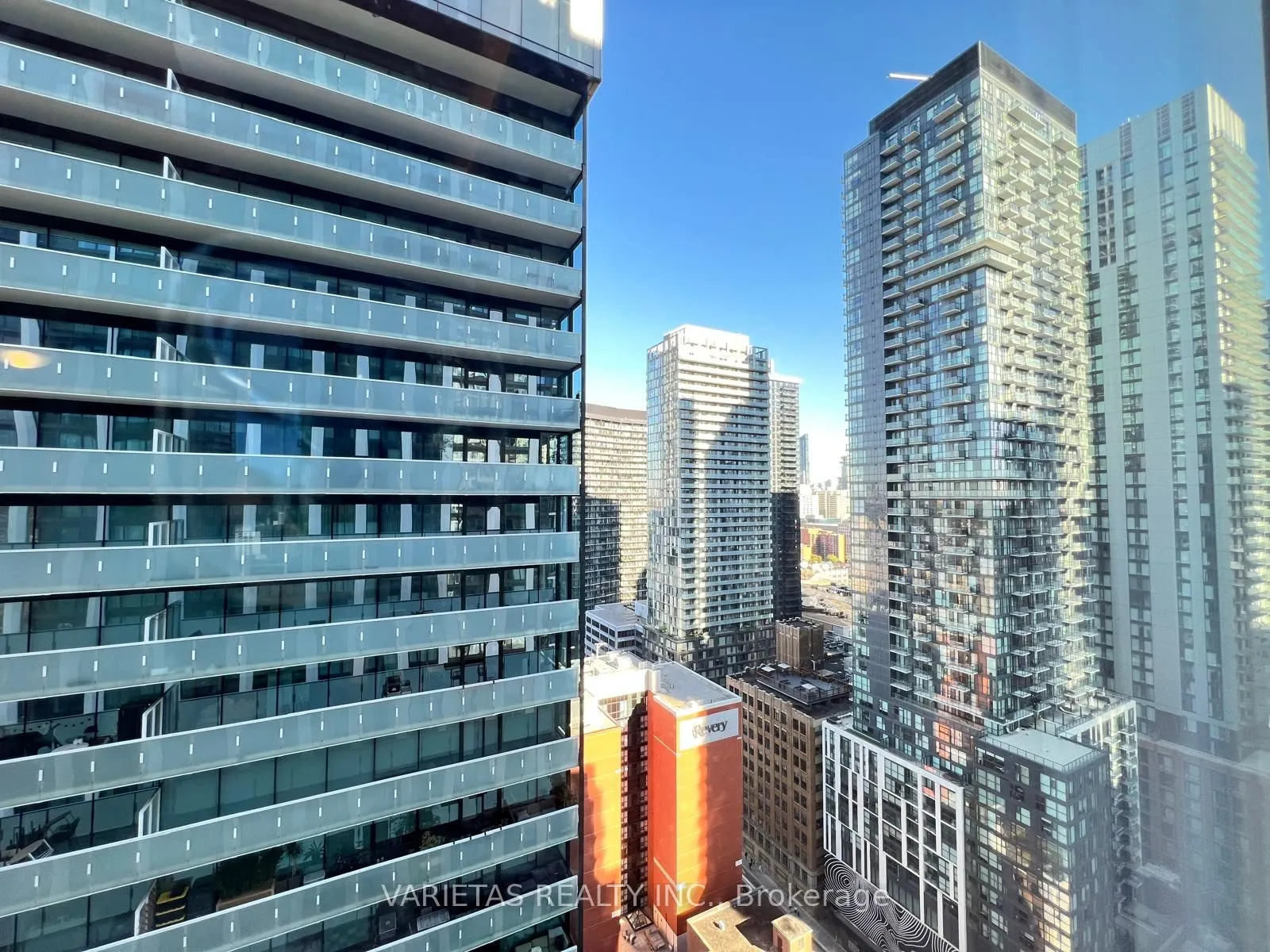 400 King Street W #2829