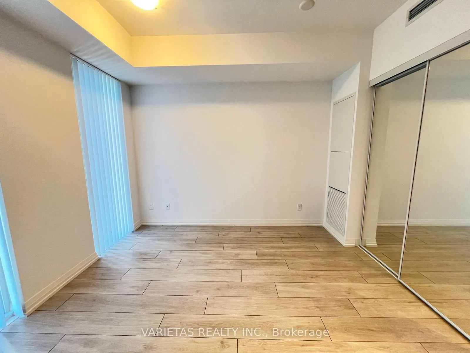 400 King Street W #2829