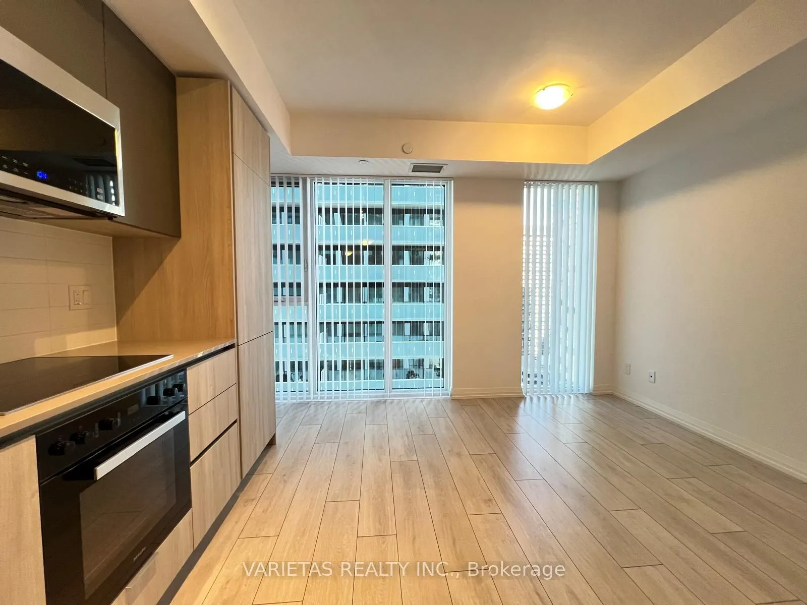 400 King Street W #2829
